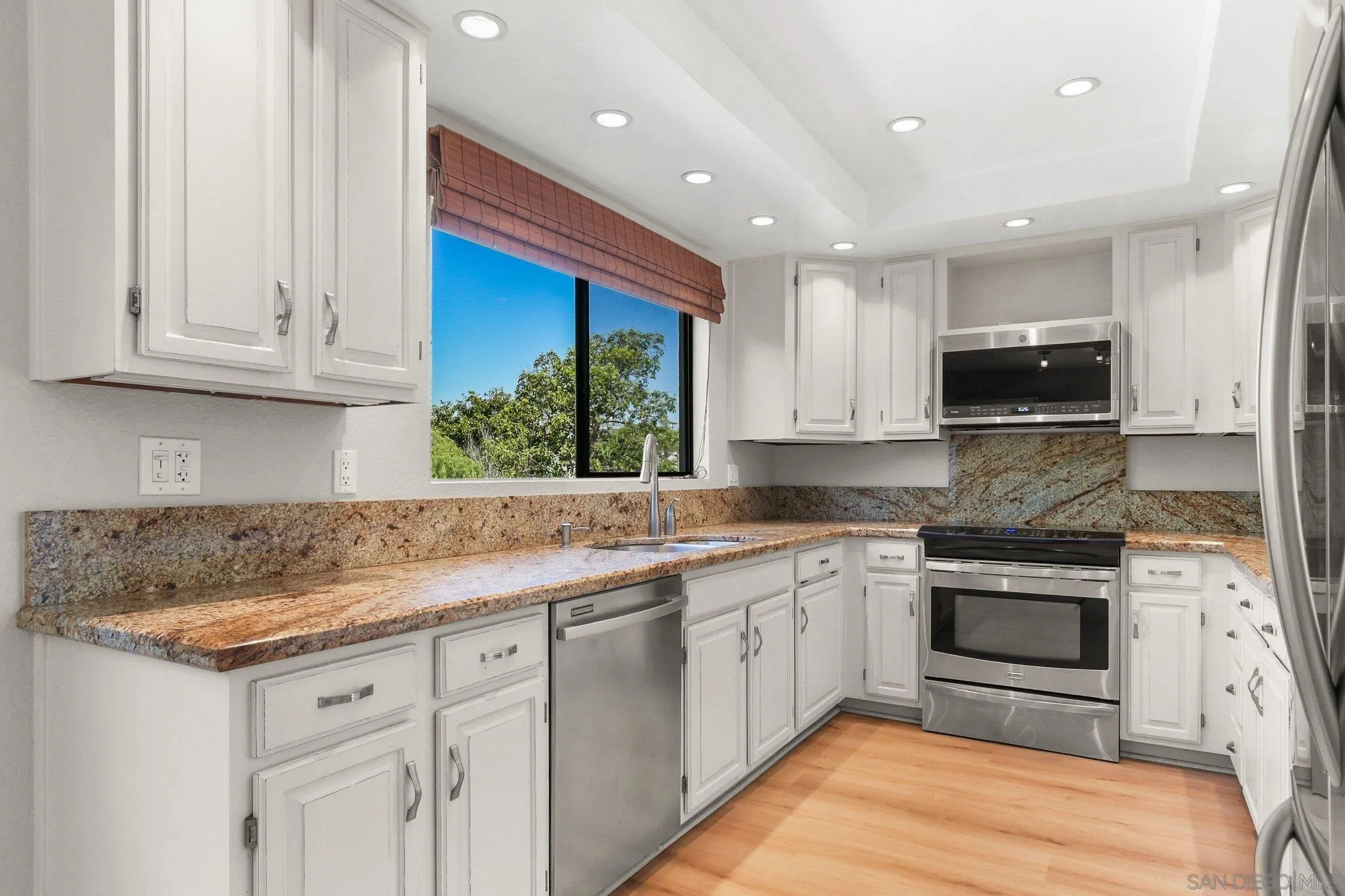 https://cdn.realtyfeed.com/cdn/127/260006819/bc7be64ab199e98e19041367fa5691bd.webp