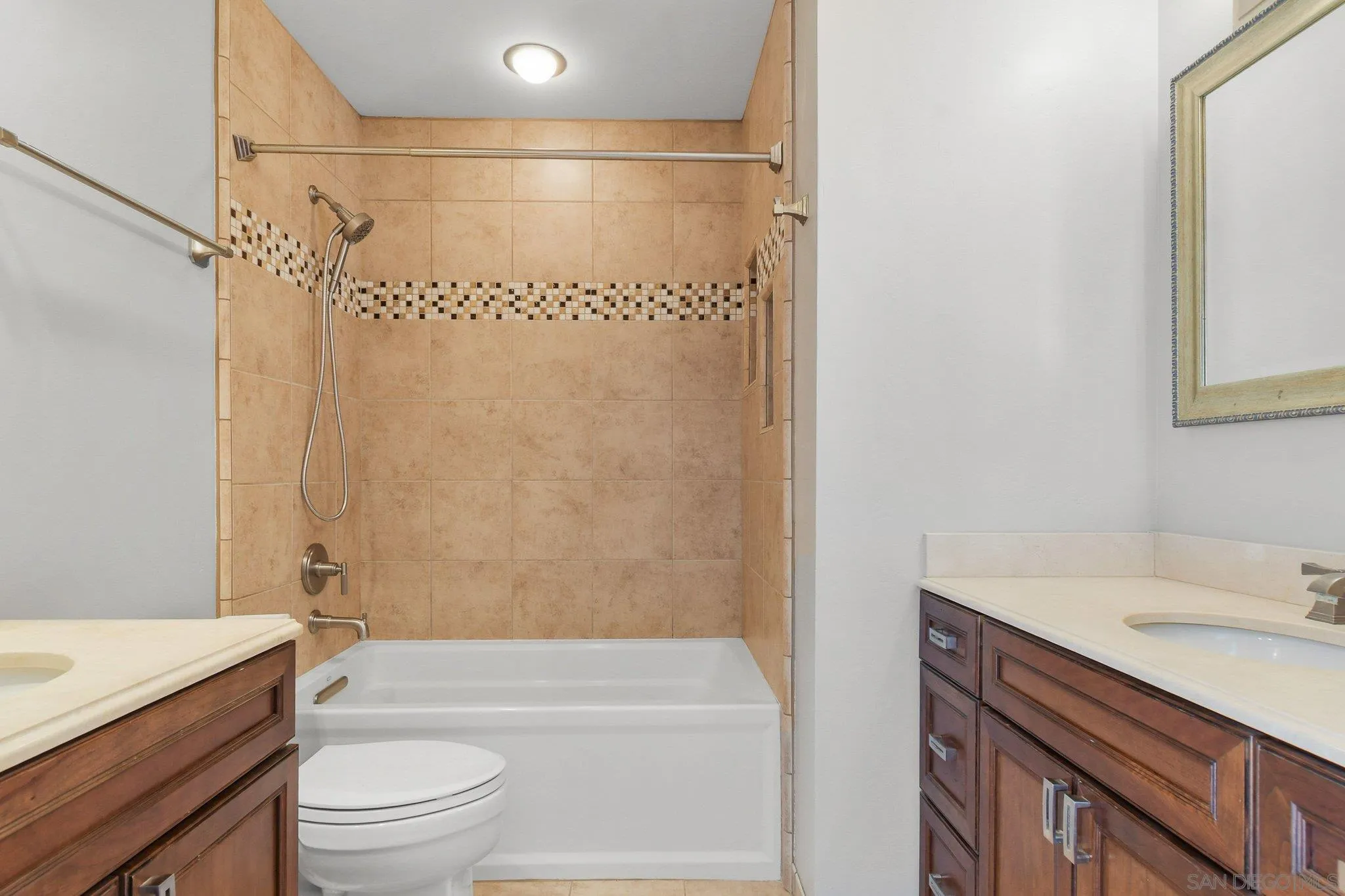 https://cdn.realtyfeed.com/cdn/127/260006819/e443365f5f749d77538c6353088cbf2e.webp