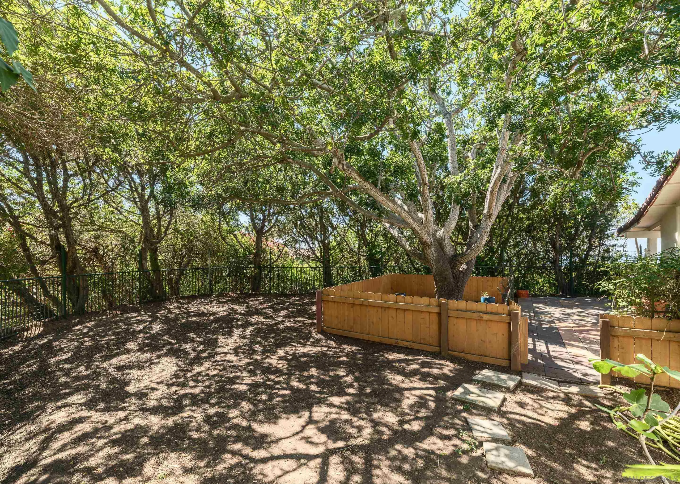 https://cdn.realtyfeed.com/cdn/127/260006821/7bdf19576bcea67c8c77e89e7366e99f.webp