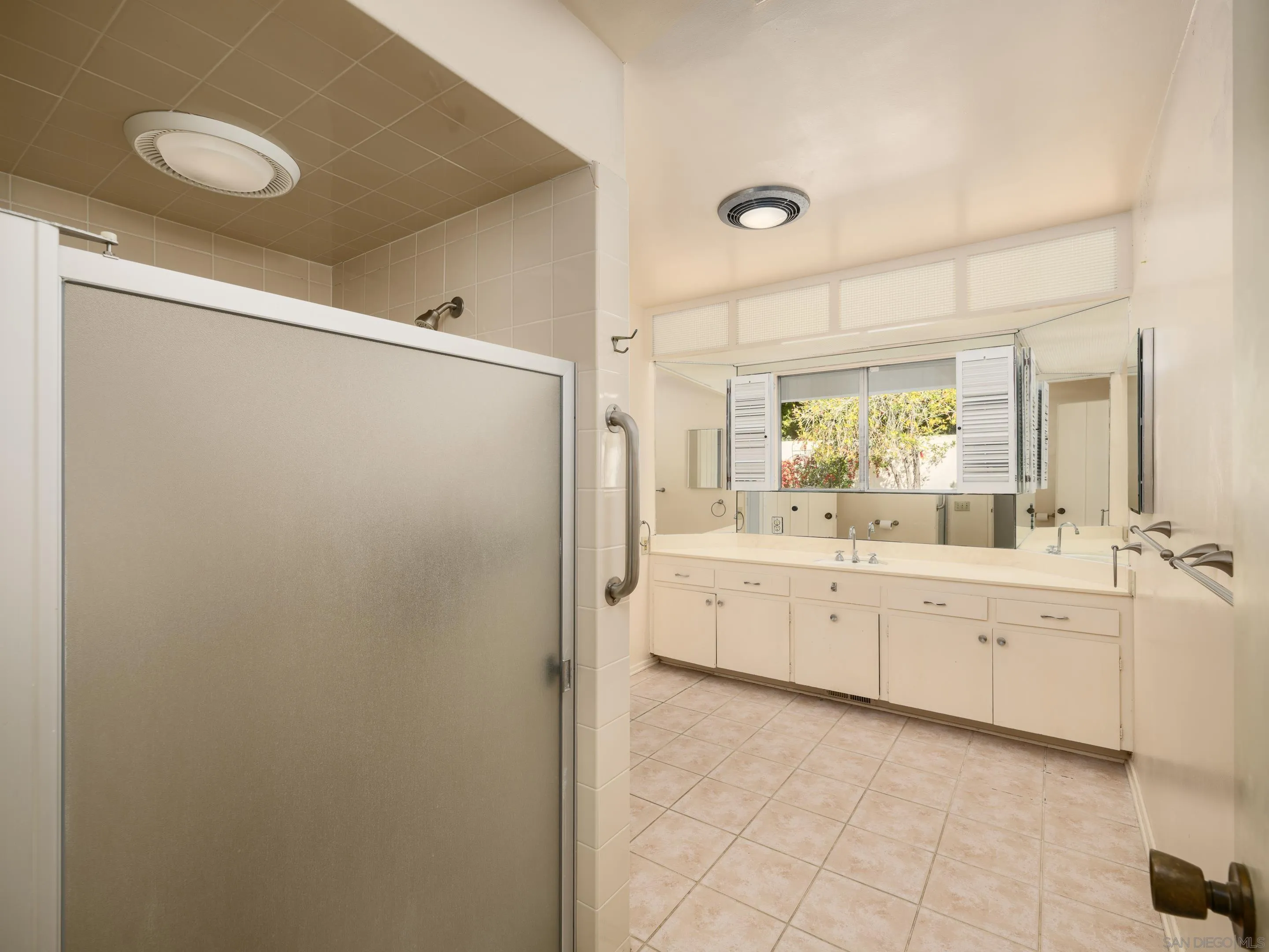 https://cdn.realtyfeed.com/cdn/127/260006821/eb7baccbd6274a3ad16e88f63d966800.webp