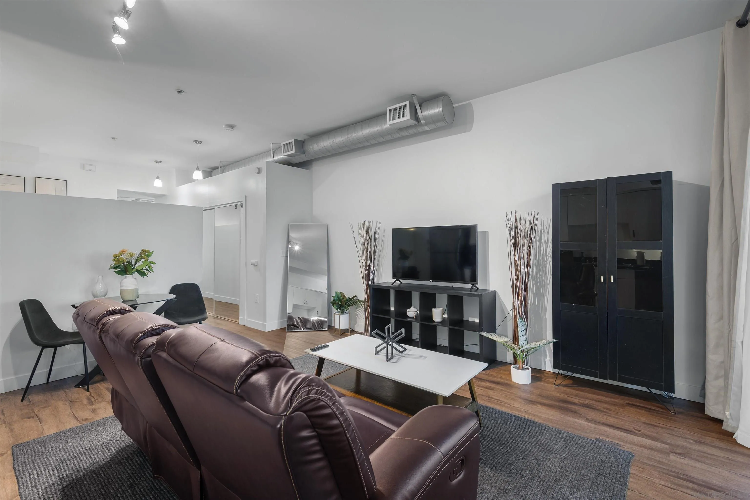 https://cdn.realtyfeed.com/cdn/127/260006823/814a195102b9116a576fc96cf4dd3d01.webp