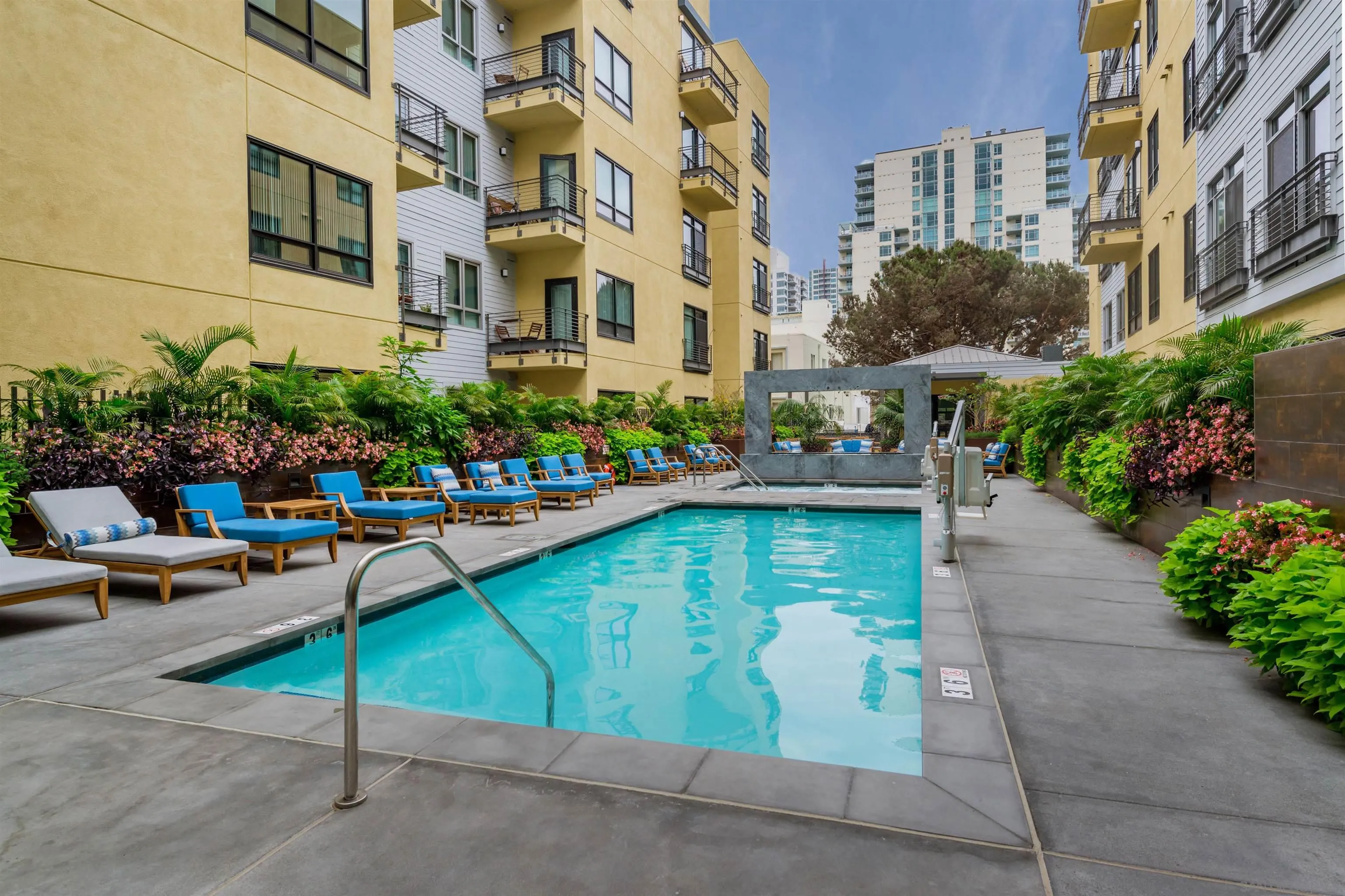 https://cdn.realtyfeed.com/cdn/127/260006823/cec9fe80996eed1b661557c03b2c86b7.webp