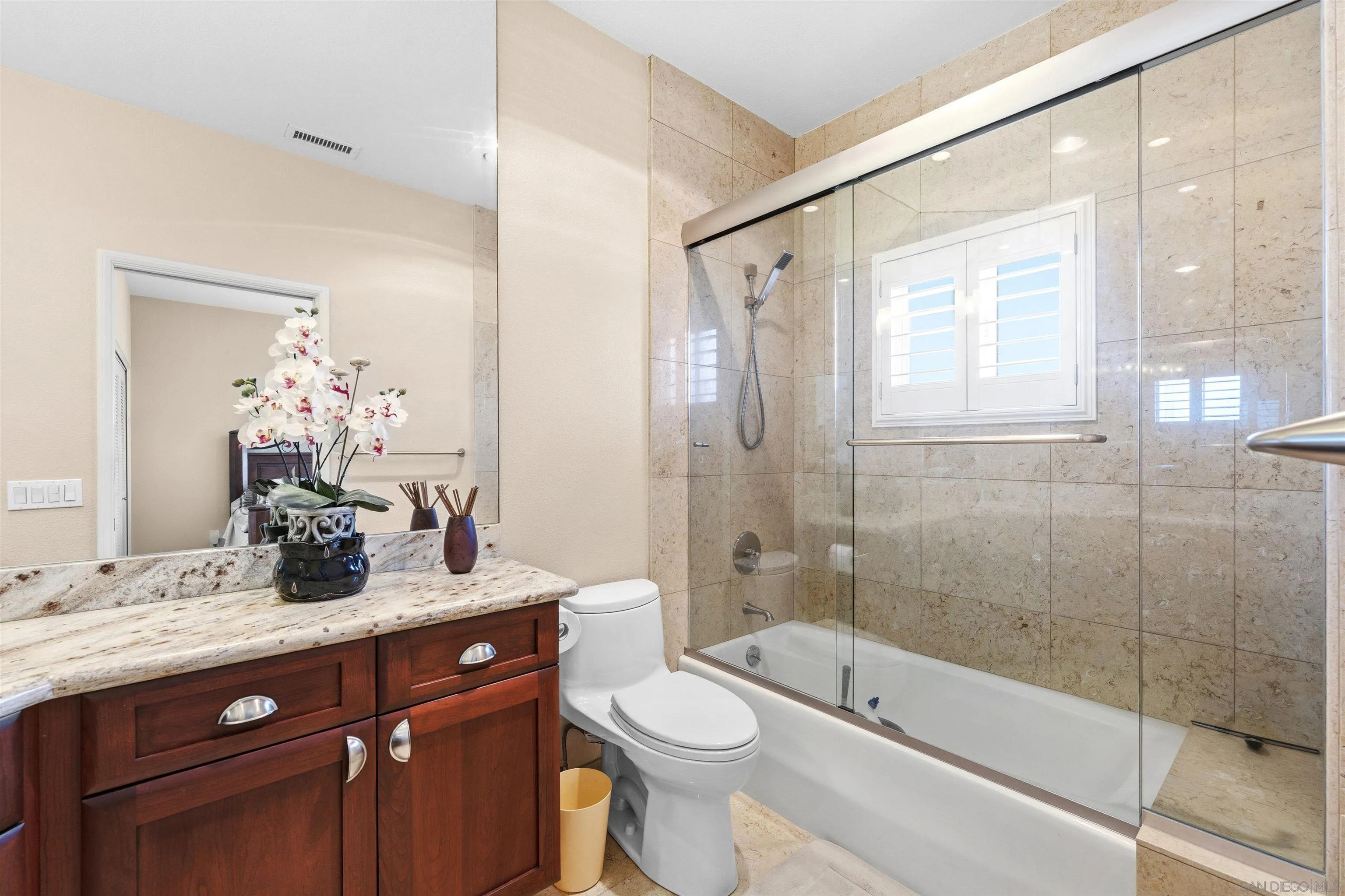 https://cdn.realtyfeed.com/cdn/127/260006838/493f2e01d5217968205bff86a4a56995.webp