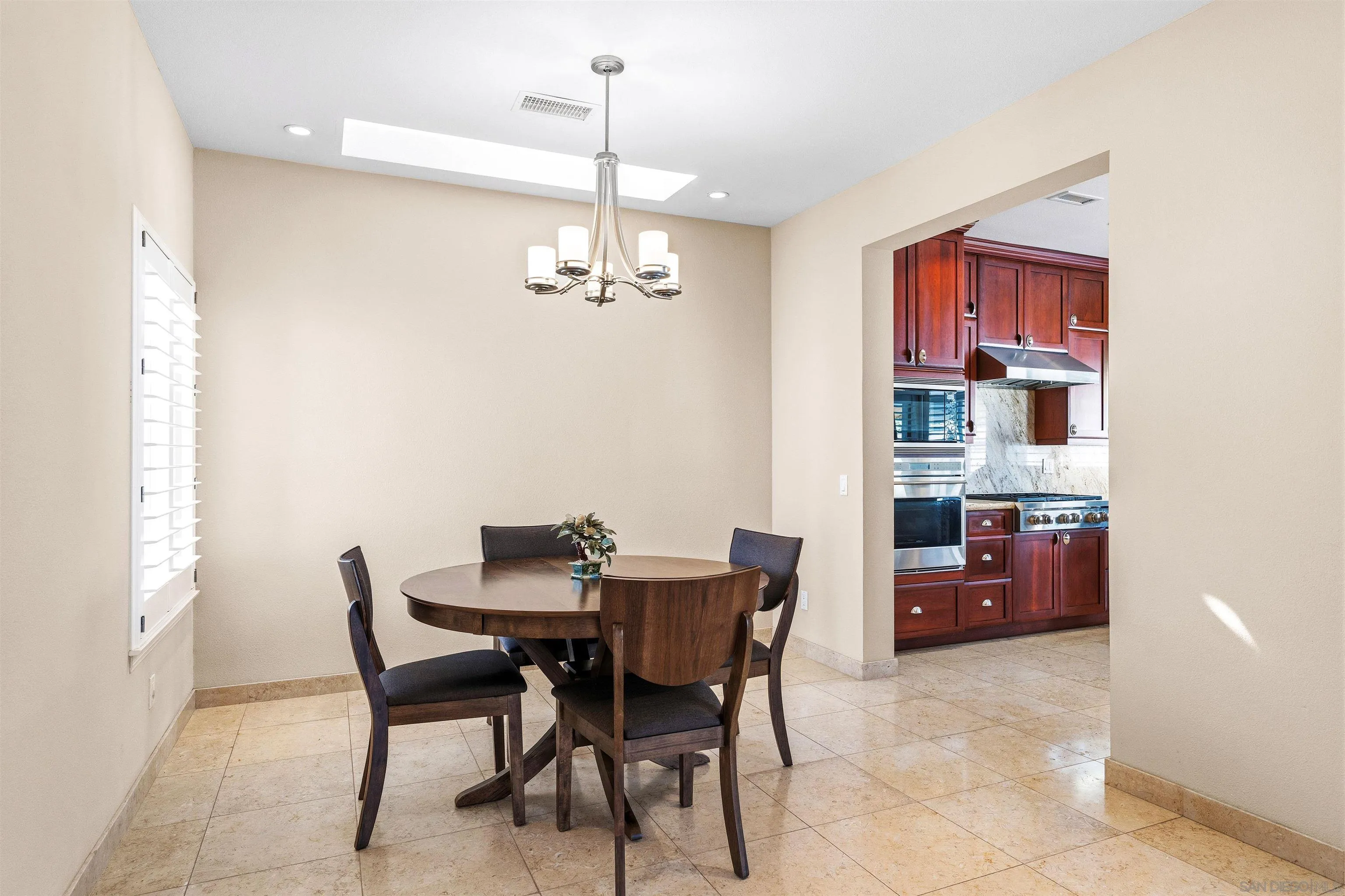 https://cdn.realtyfeed.com/cdn/127/260006838/b90151a1dbb1de8edaf7e84d7f679322.webp