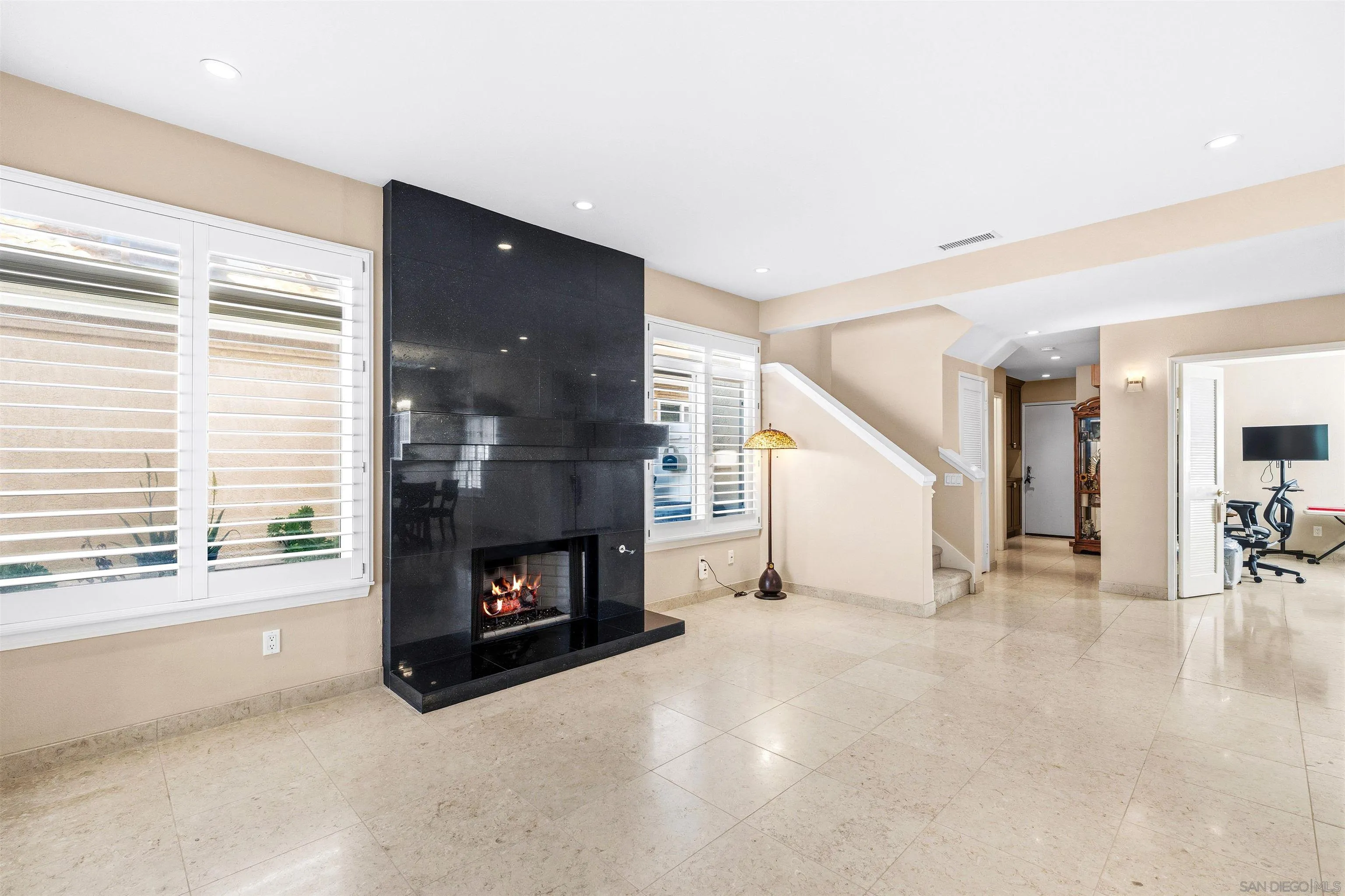 https://cdn.realtyfeed.com/cdn/127/260006838/e0b6ddedcae9d78ea566418c15258ce7.webp