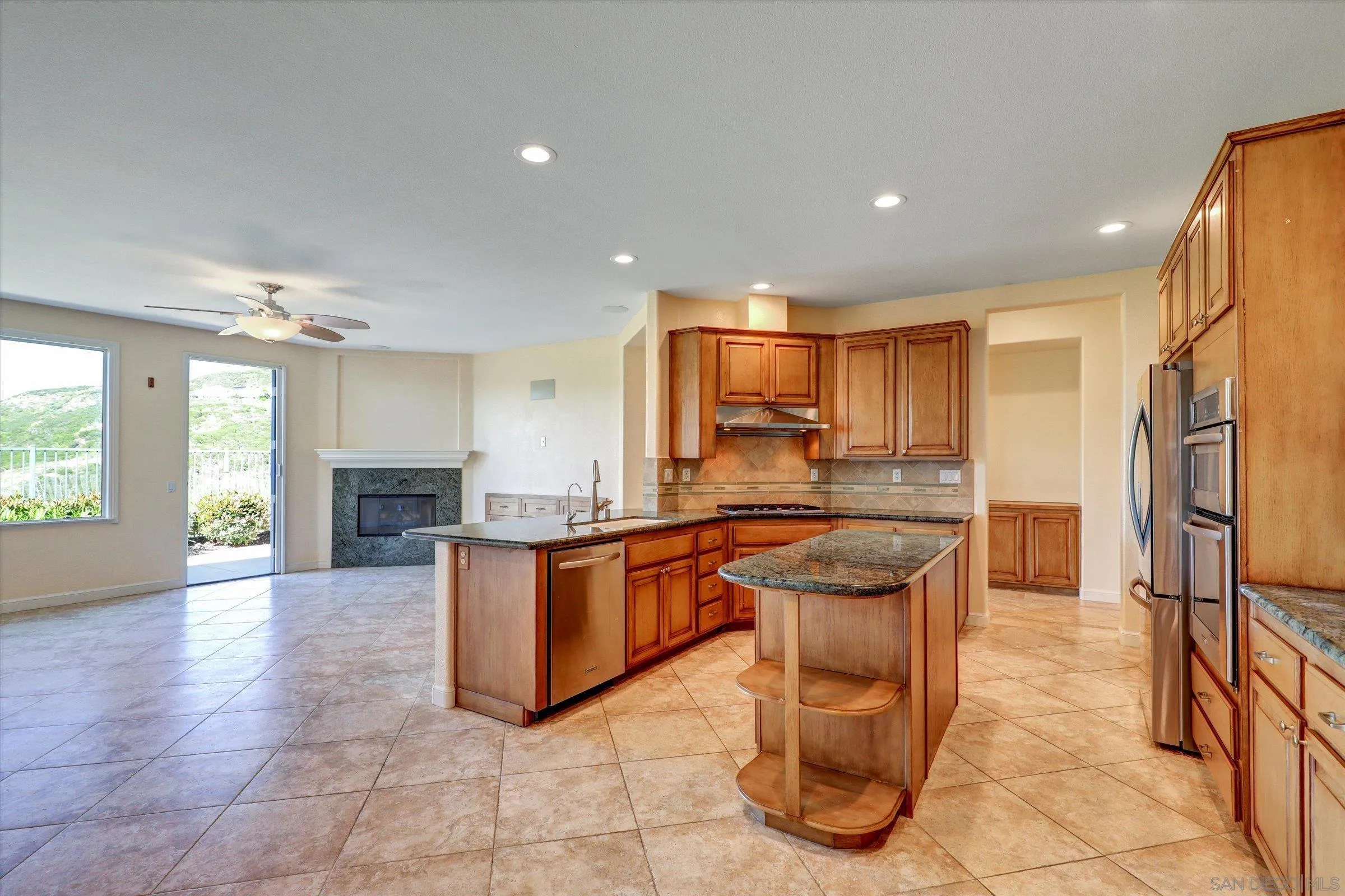 https://cdn.realtyfeed.com/cdn/127/260006845/2d489287ddc6d7f433a14d813553997e.webp