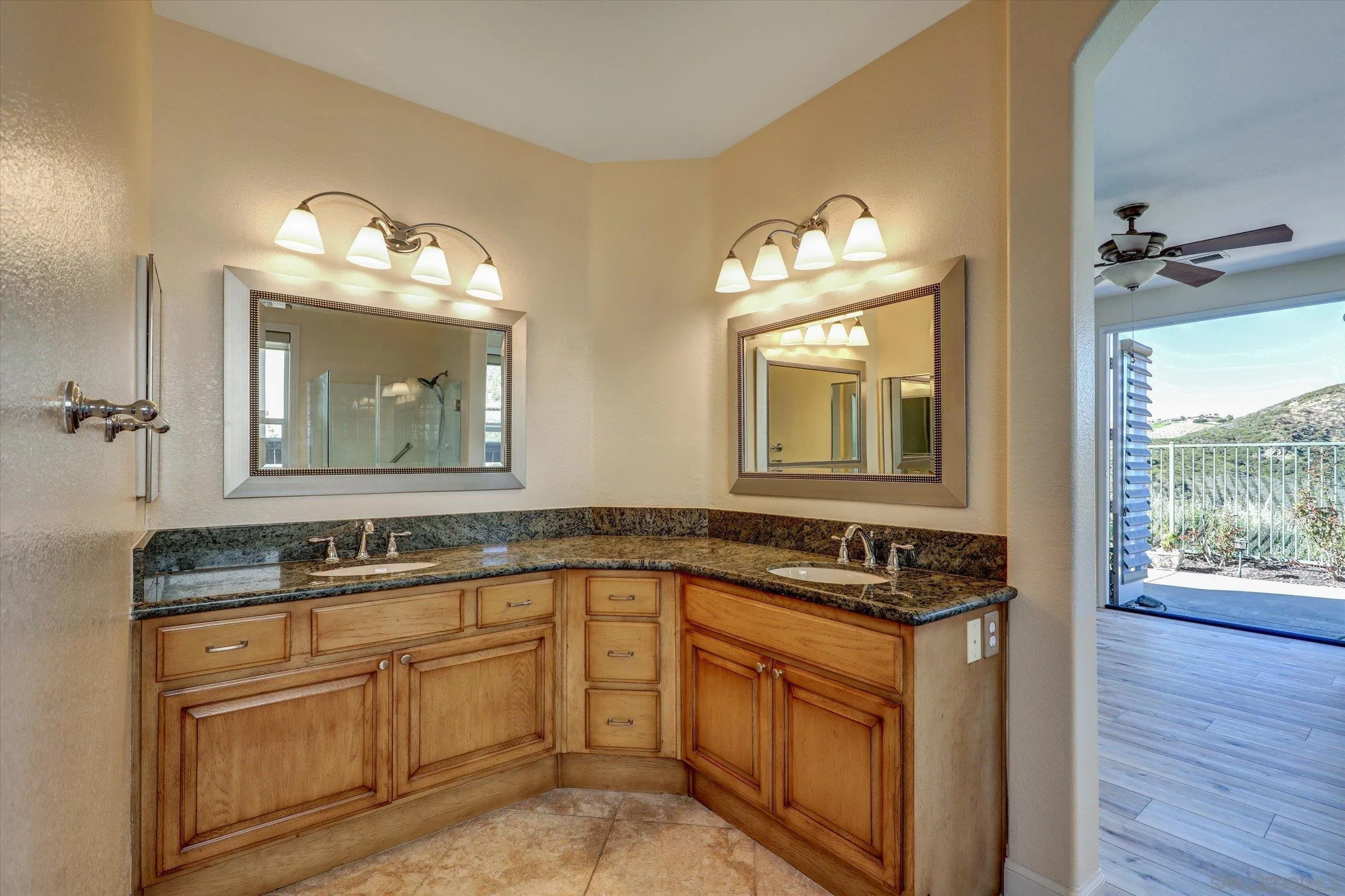 https://cdn.realtyfeed.com/cdn/127/260006845/8731bad96b6109a206129596f33dec19.webp