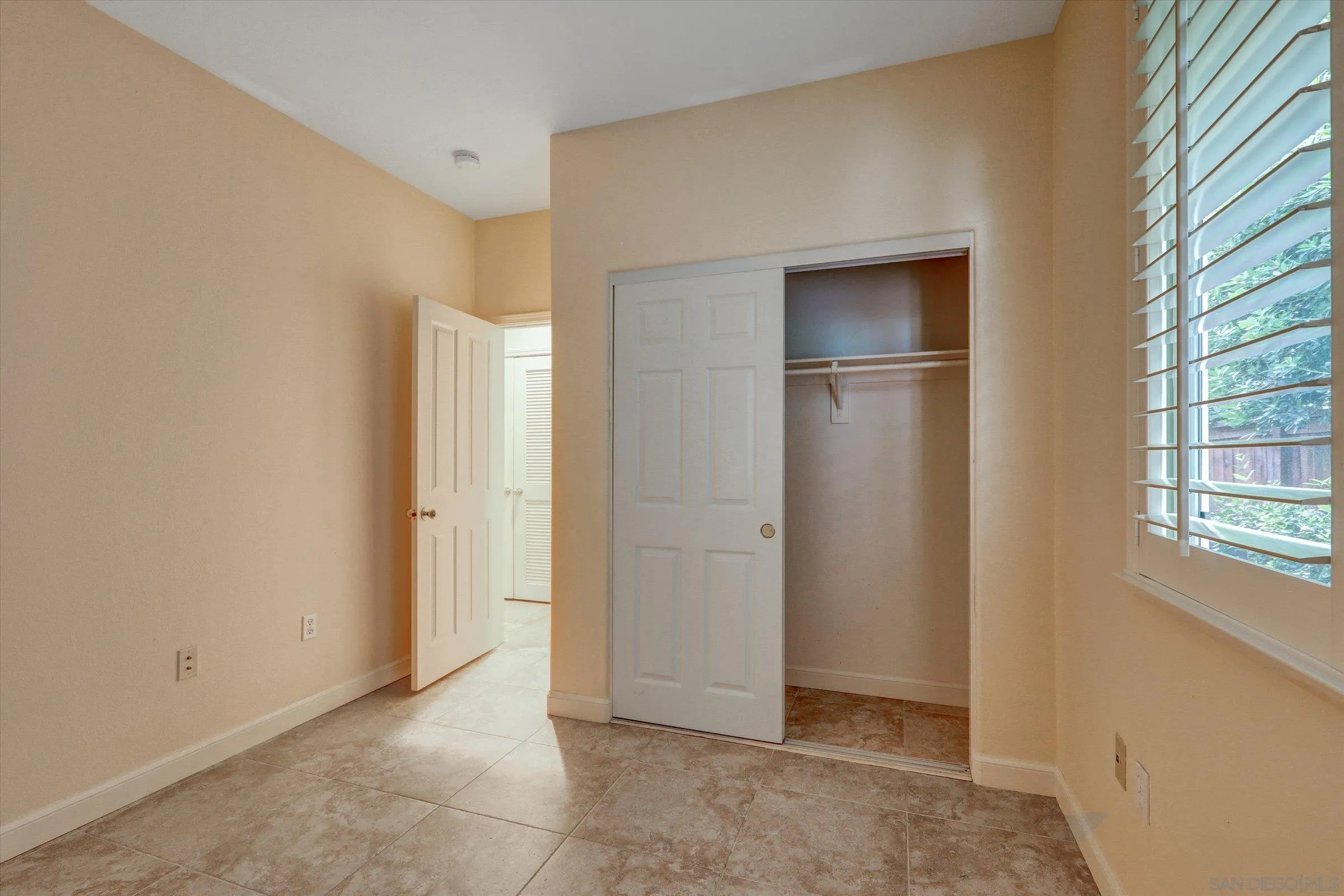 https://cdn.realtyfeed.com/cdn/127/260006845/c580219ac4deb4acaed43170f4751fa4.webp