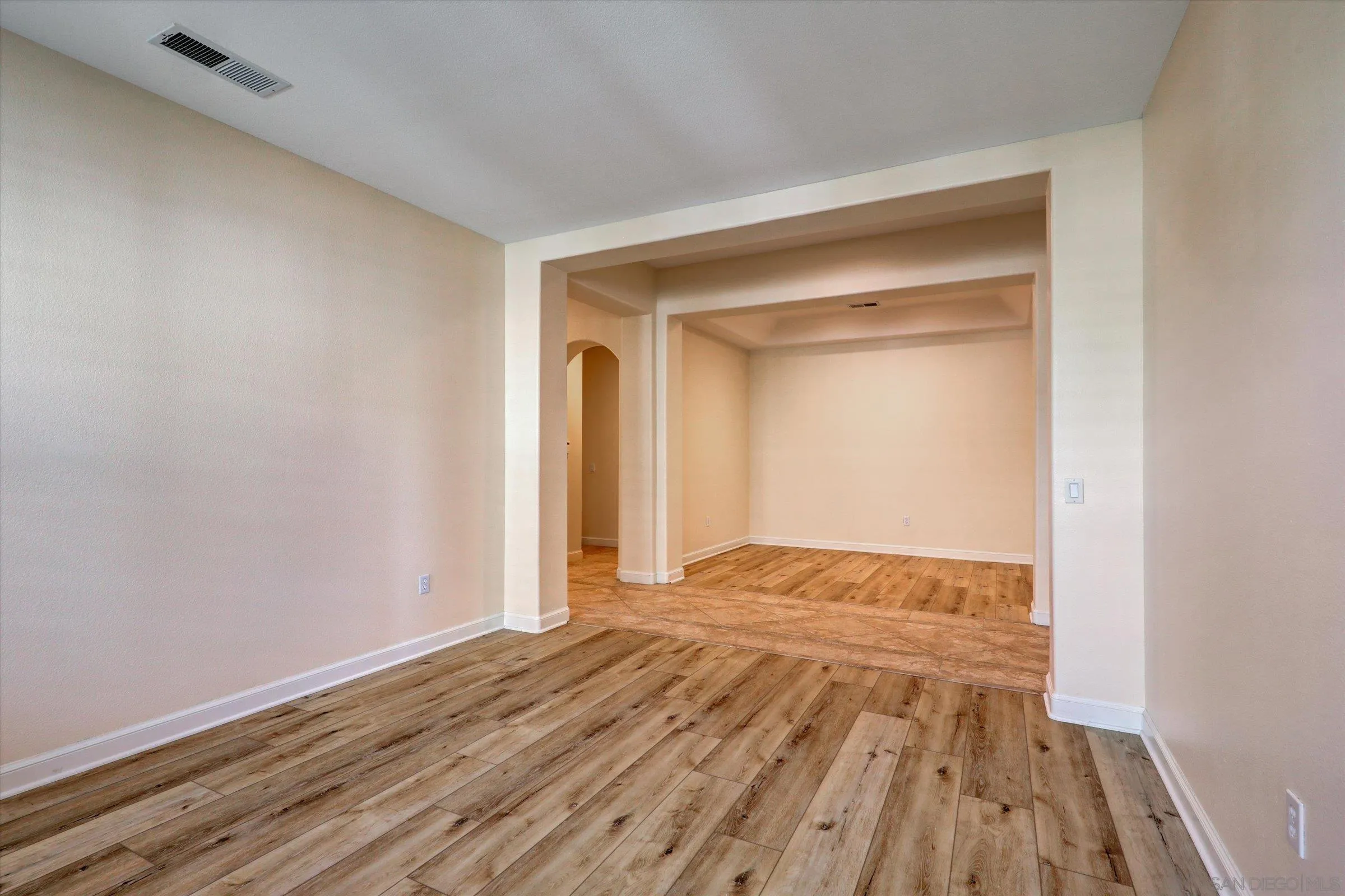 https://cdn.realtyfeed.com/cdn/127/260006845/e957273baa083a3e9b63df88bb78d85b.webp