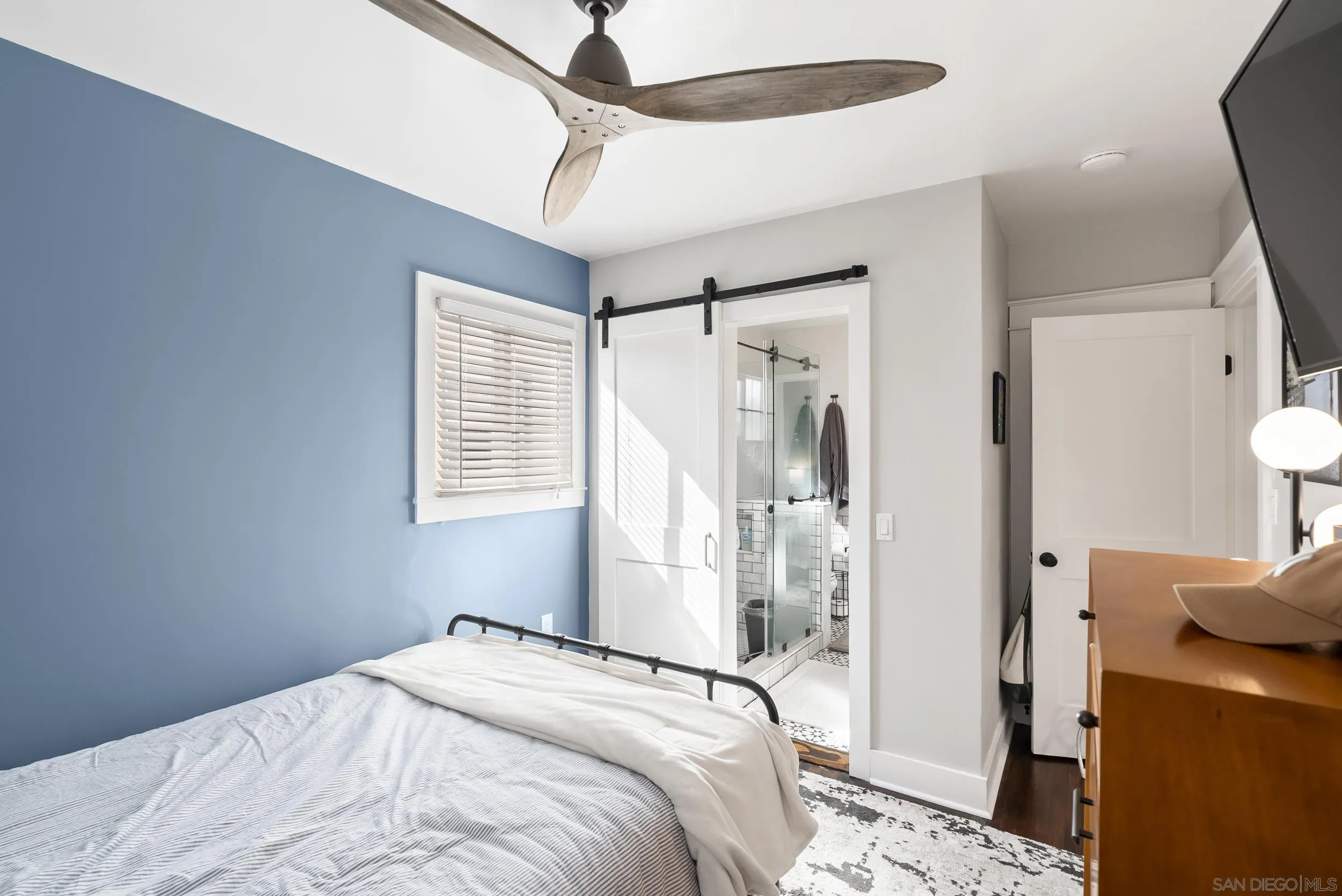 https://cdn.realtyfeed.com/cdn/127/260006850/615c2f775da5be42ef67408f25ddd427.webp