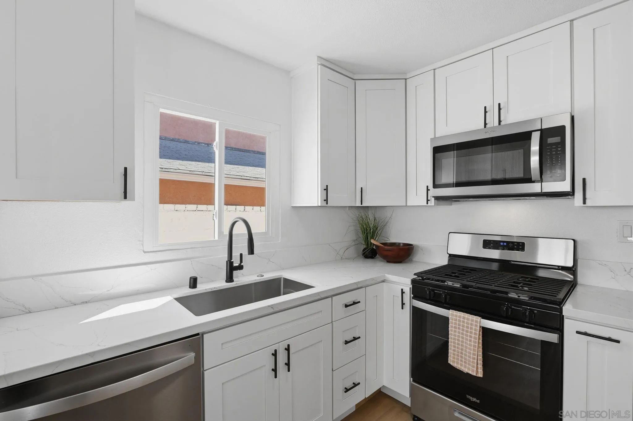 https://cdn.realtyfeed.com/cdn/127/260006853/663a7468483de0a4374aa10ef99de246.webp