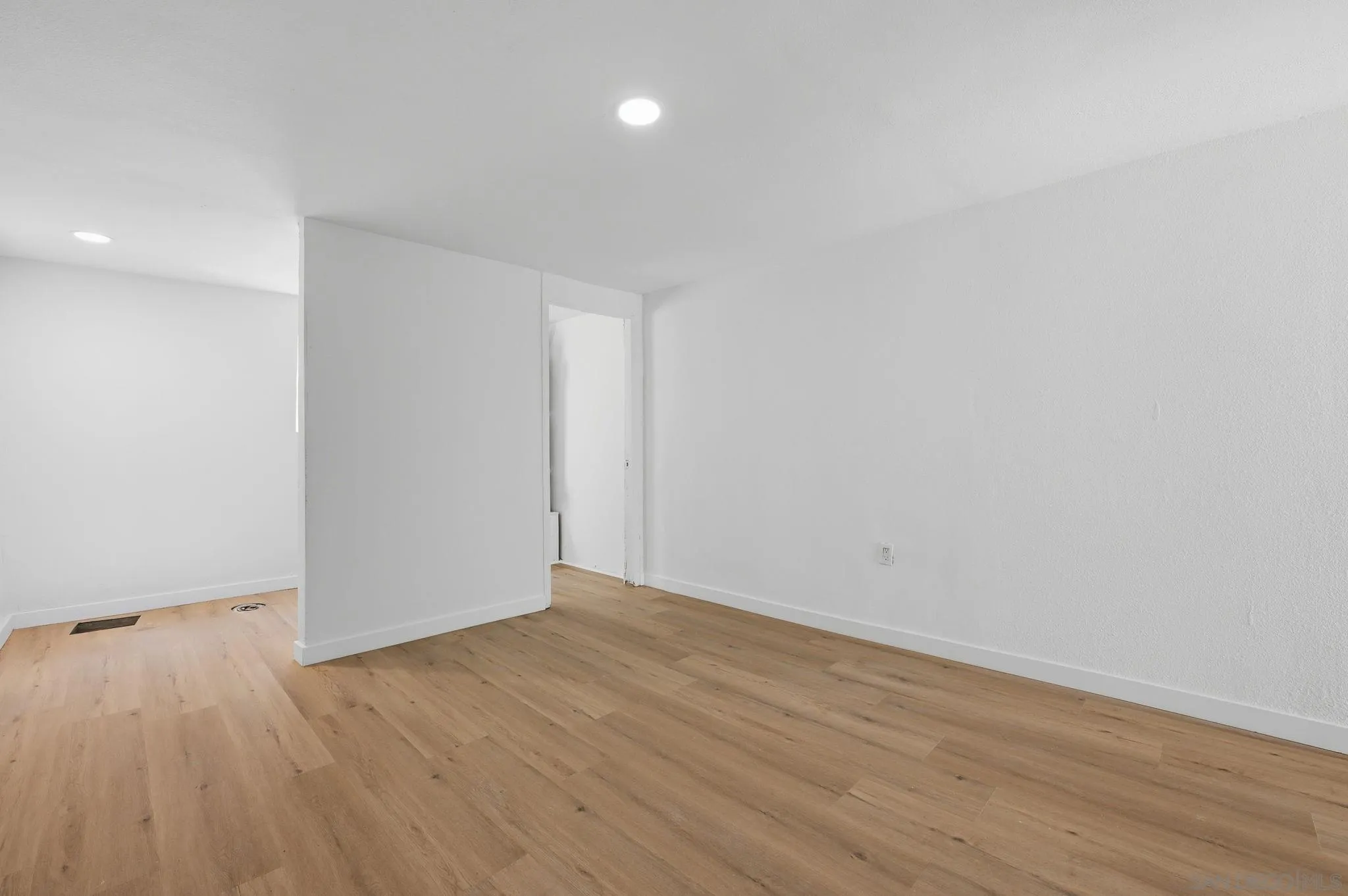 https://cdn.realtyfeed.com/cdn/127/260006853/e376c5976445514299f79e91658eb11d.webp
