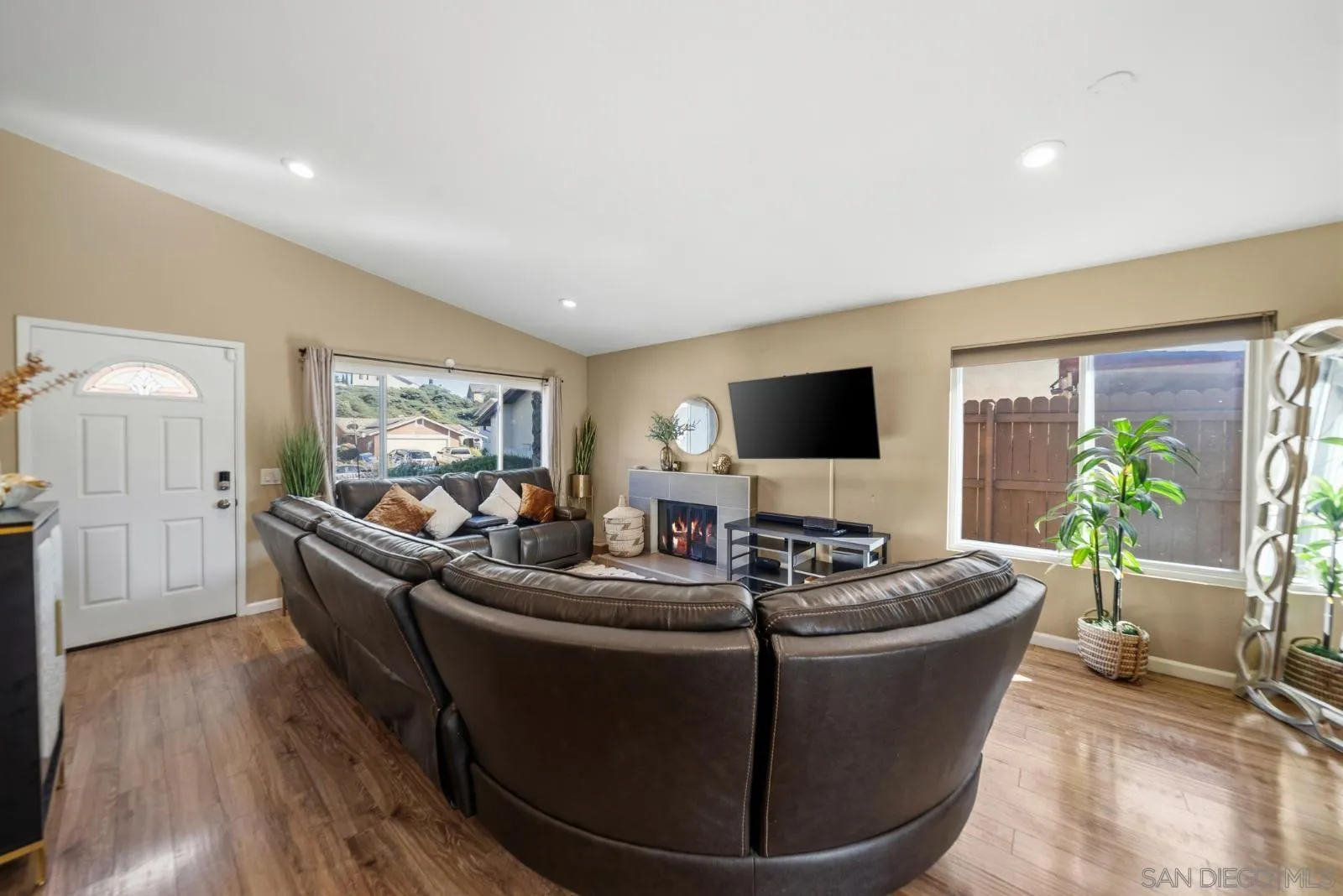 https://cdn.realtyfeed.com/cdn/127/260006854/6d4e282b823009c3d604cc73135113fb.webp