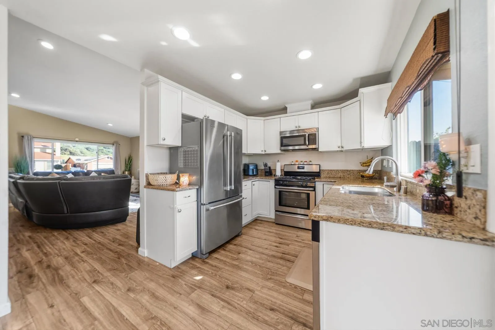 https://cdn.realtyfeed.com/cdn/127/260006854/b35a4d55f7b7789e27018cb702975c4b.webp