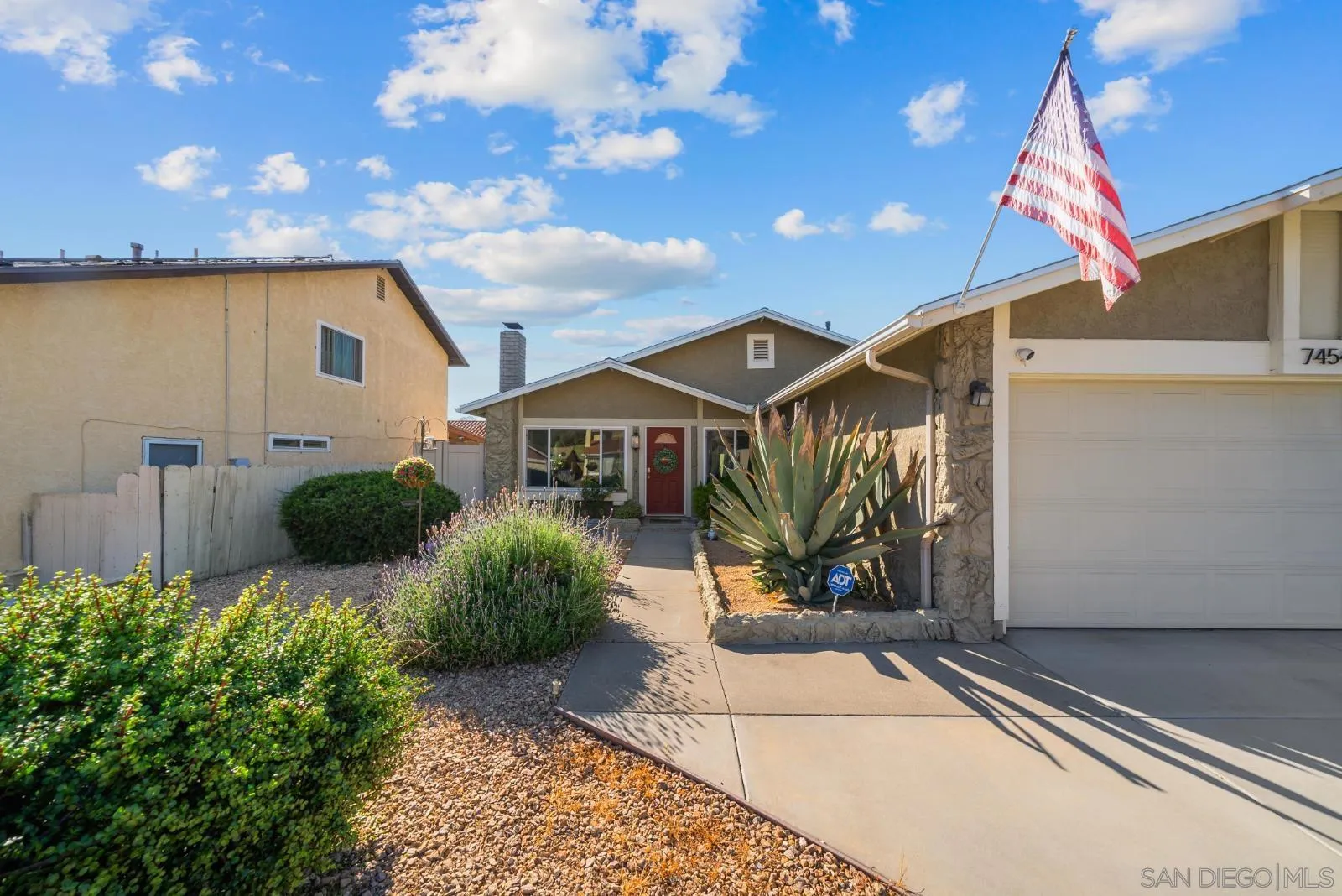 https://cdn.realtyfeed.com/cdn/127/260006854/beeeda4350ee547c18efe480ba461c97.webp