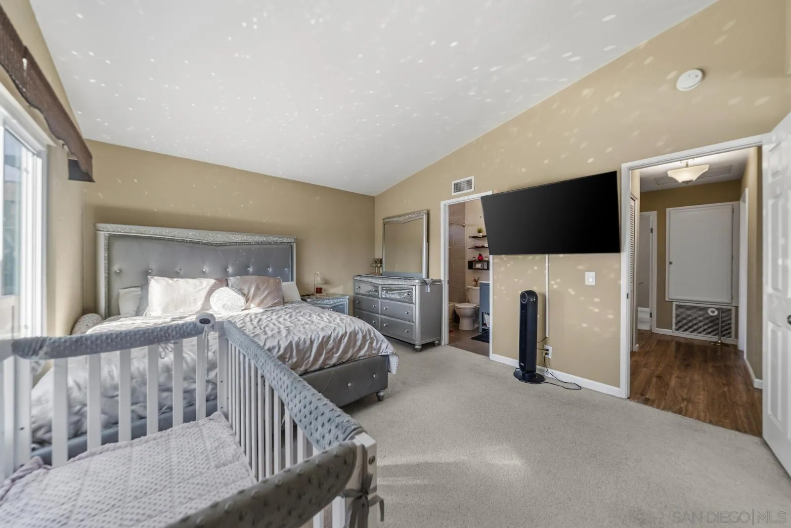 https://cdn.realtyfeed.com/cdn/127/260006854/eb2bbc9bf5674838be1e91a5e805fba4.webp
