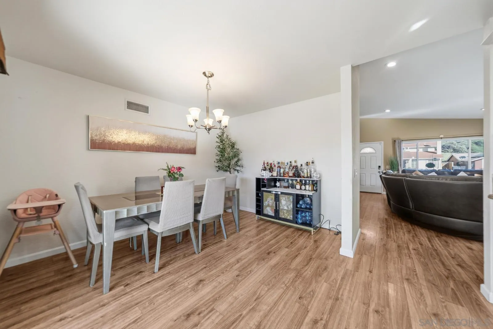 https://cdn.realtyfeed.com/cdn/127/260006854/f7650e2c5077900f05db8f99553db6c7.webp