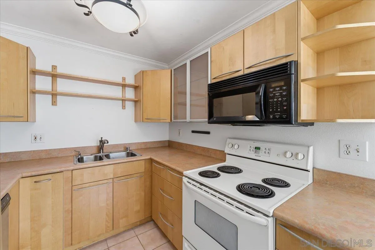 Photo #4: 260006856 Listing: Photo #4