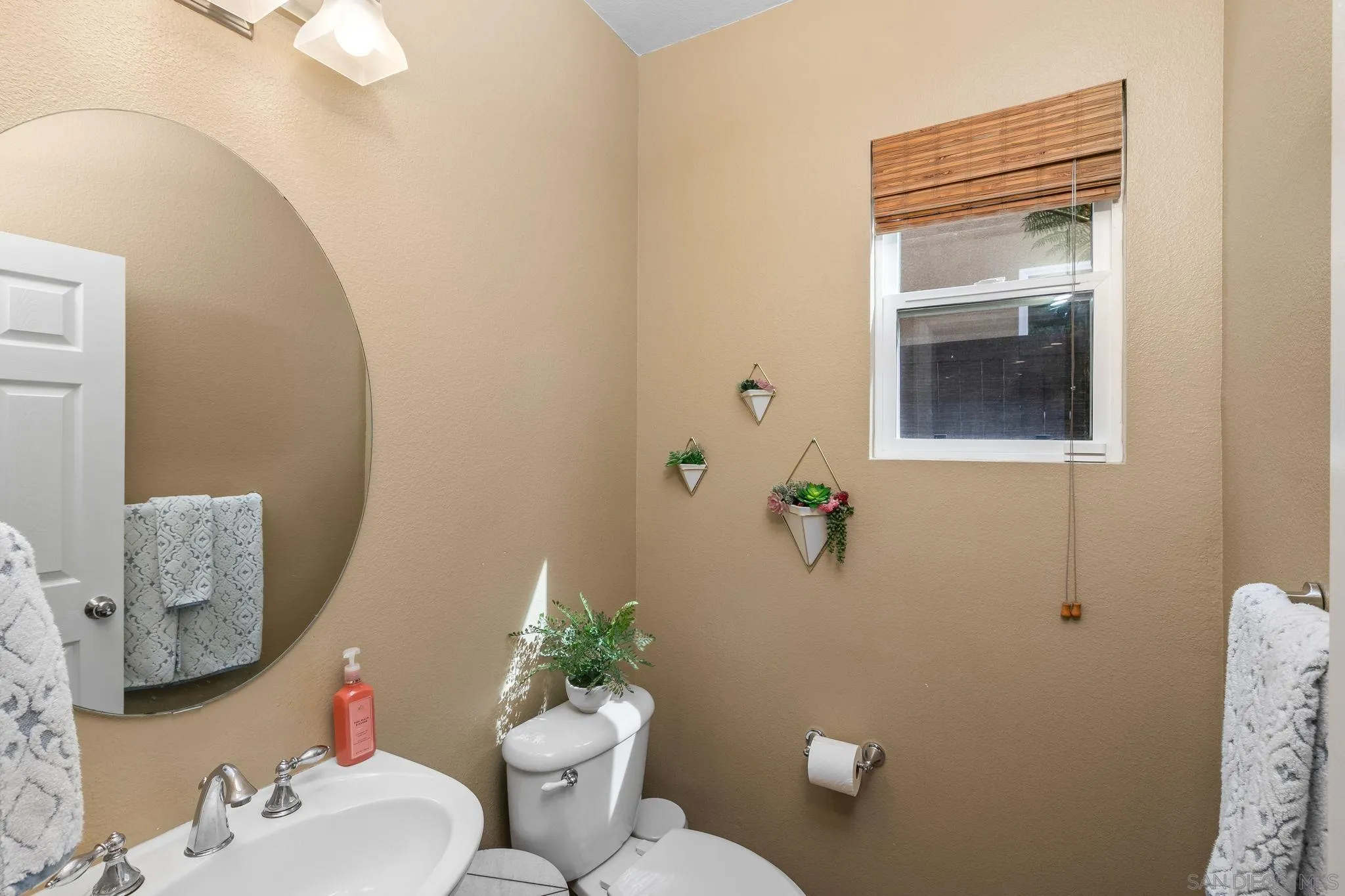 https://cdn.realtyfeed.com/cdn/127/260006859/b312076a860b2dbc634308a8da832c11.webp