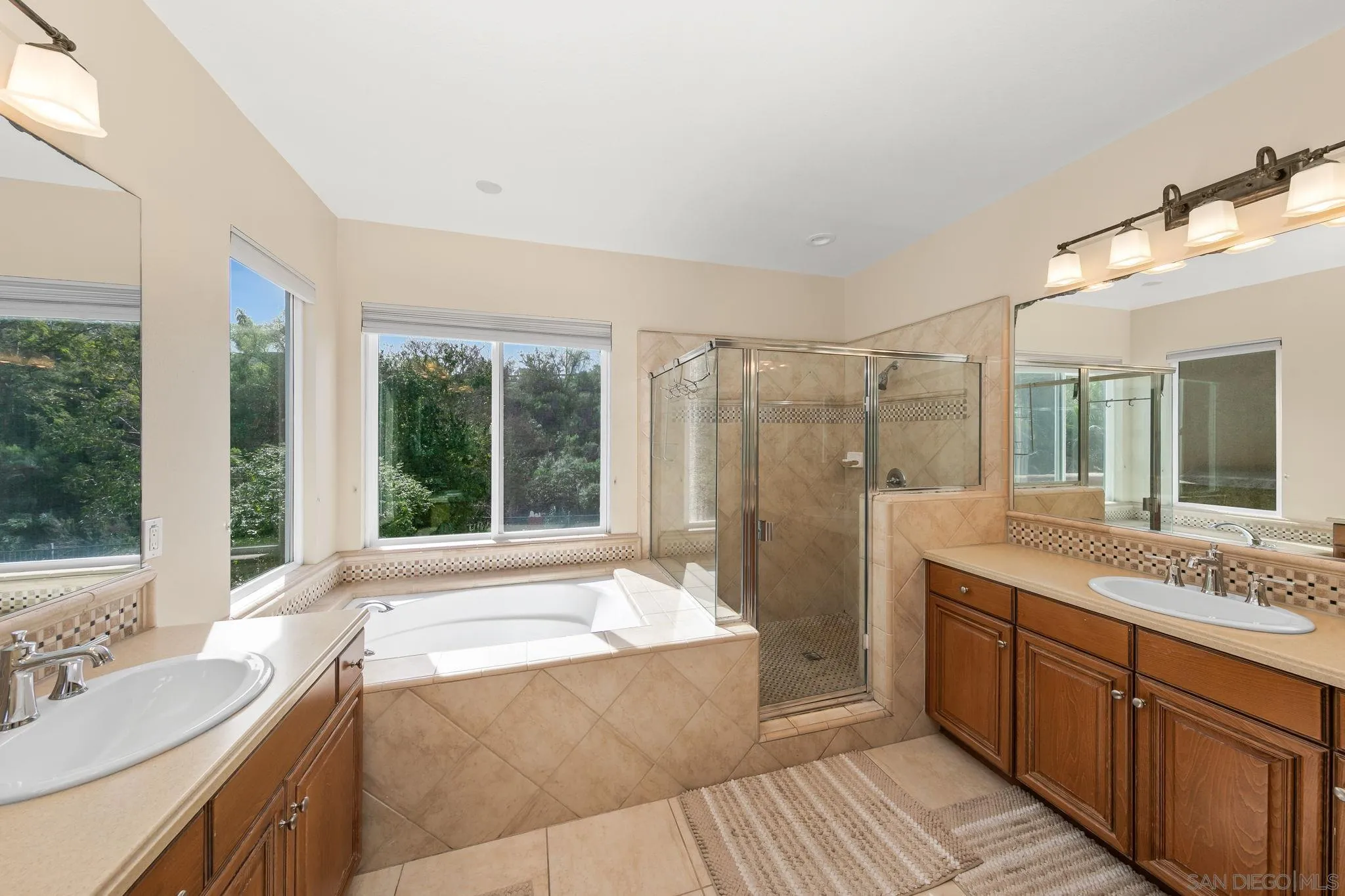 https://cdn.realtyfeed.com/cdn/127/260006859/b80319027cc7a2cbd43e3d3fe1075eb6.webp