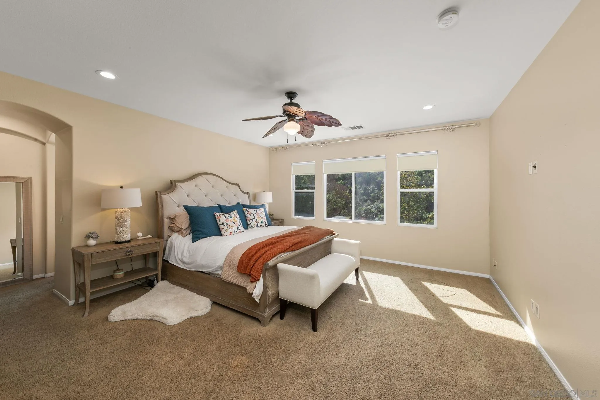 https://cdn.realtyfeed.com/cdn/127/260006859/e39b5f9405999960cb26a0a0fb64378c.webp