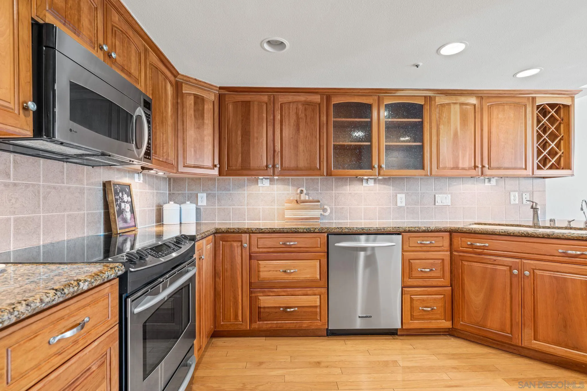 https://cdn.realtyfeed.com/cdn/127/260006860/1876e2d1595ec4150022918ad333cc8b.webp