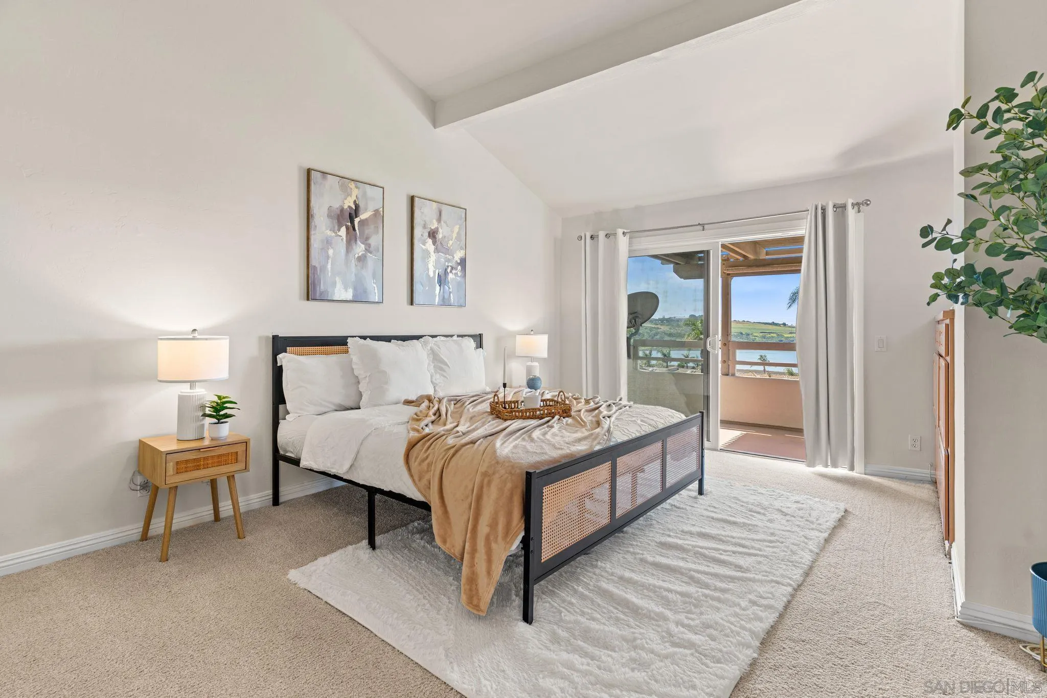 https://cdn.realtyfeed.com/cdn/127/260006860/2669b8005feea3dec9e66a2f304babe4.webp