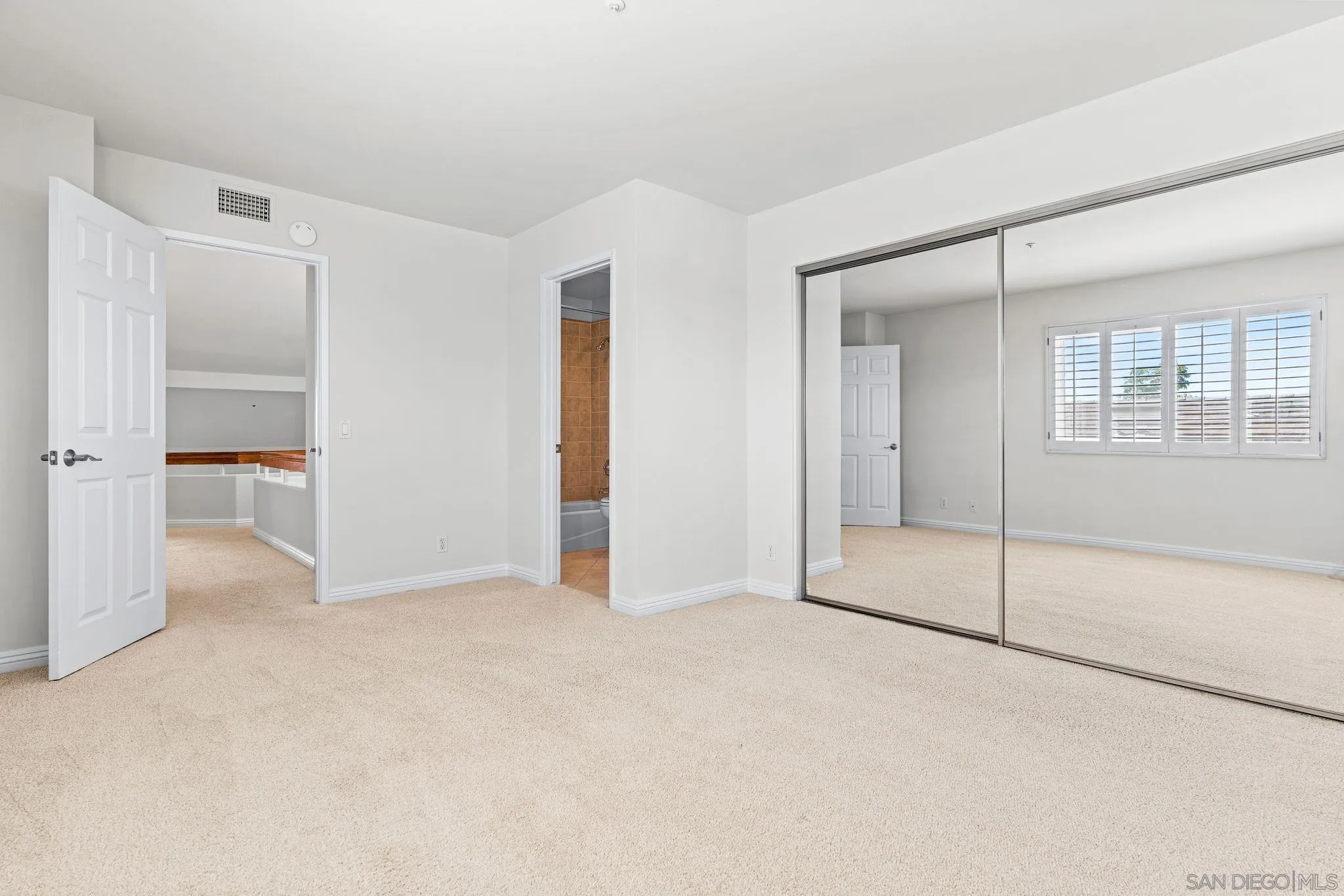 https://cdn.realtyfeed.com/cdn/127/260006860/ae8336092f57cdd3aee5550dfe84e42d.webp