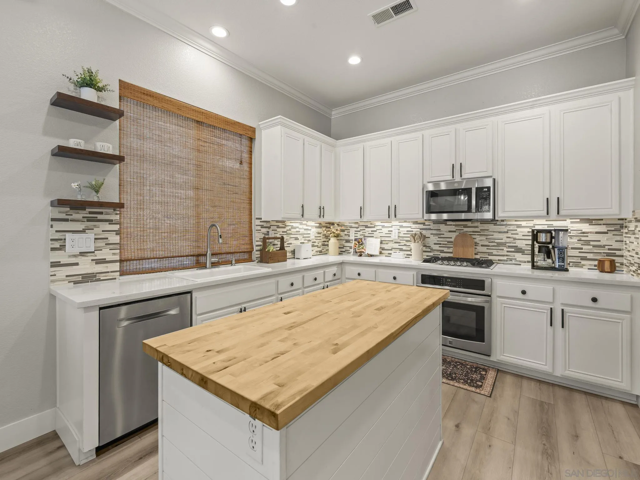 https://cdn.realtyfeed.com/cdn/127/260006861/73ab47695852f0196513a79e01fd340e.webp