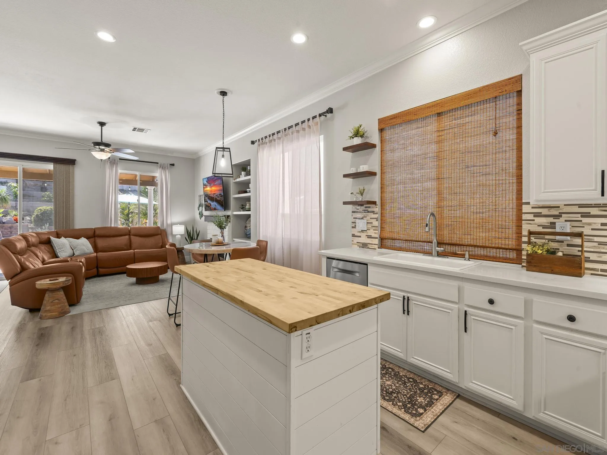 https://cdn.realtyfeed.com/cdn/127/260006861/9780c918d5a11f795a52cdcf418177ce.webp