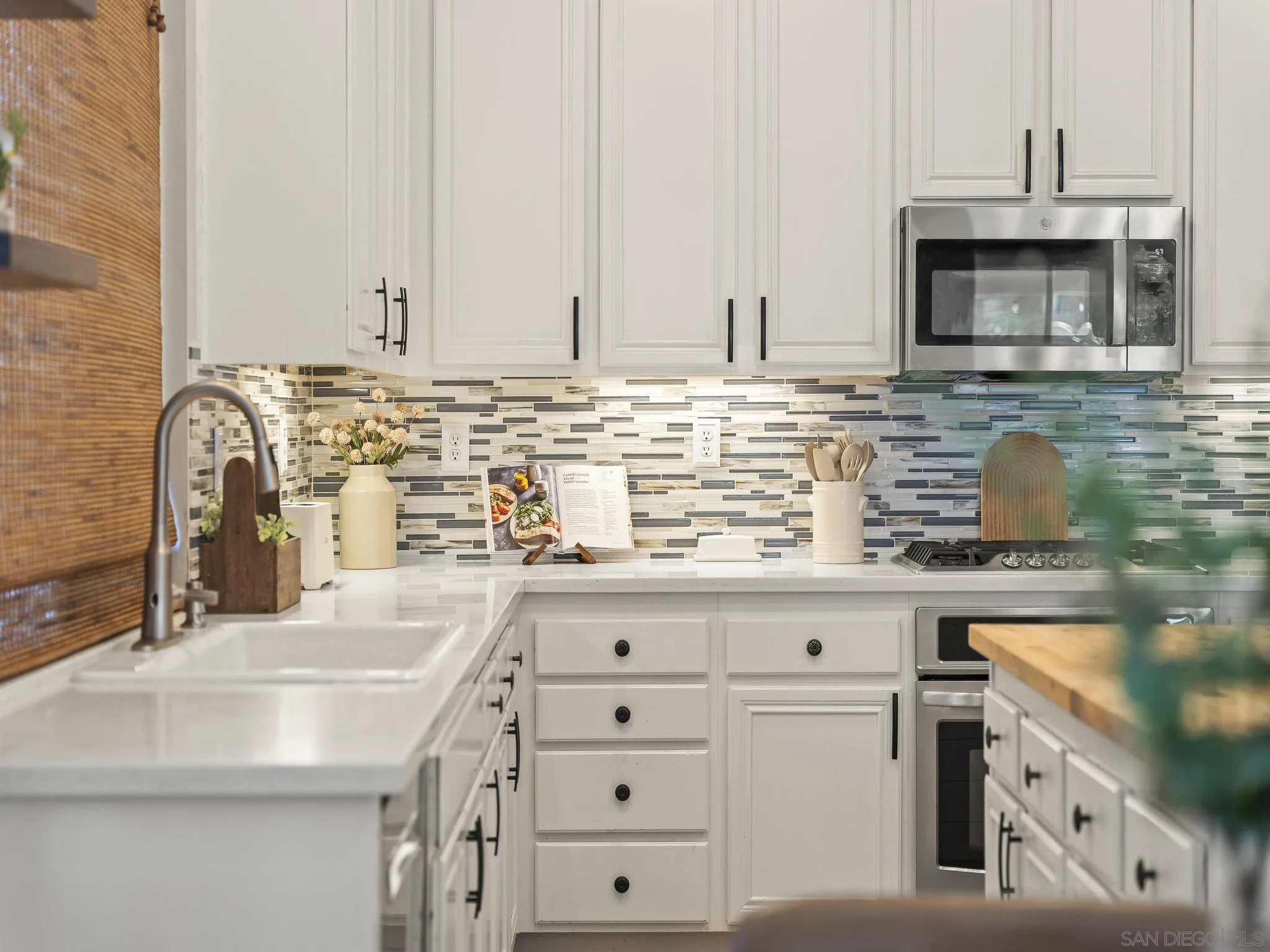 https://cdn.realtyfeed.com/cdn/127/260006861/cb51ac8be81ff9b53a5a9f58055127eb.webp