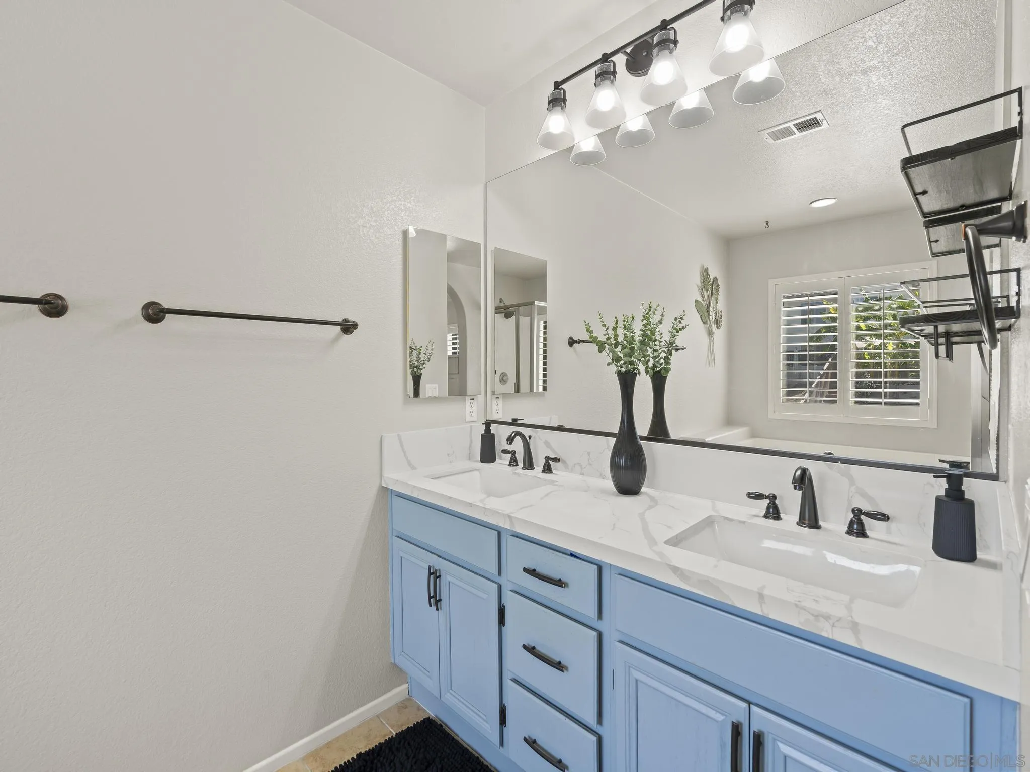 https://cdn.realtyfeed.com/cdn/127/260006861/d198a8378b828b68b9e66be9d73cd10b.webp