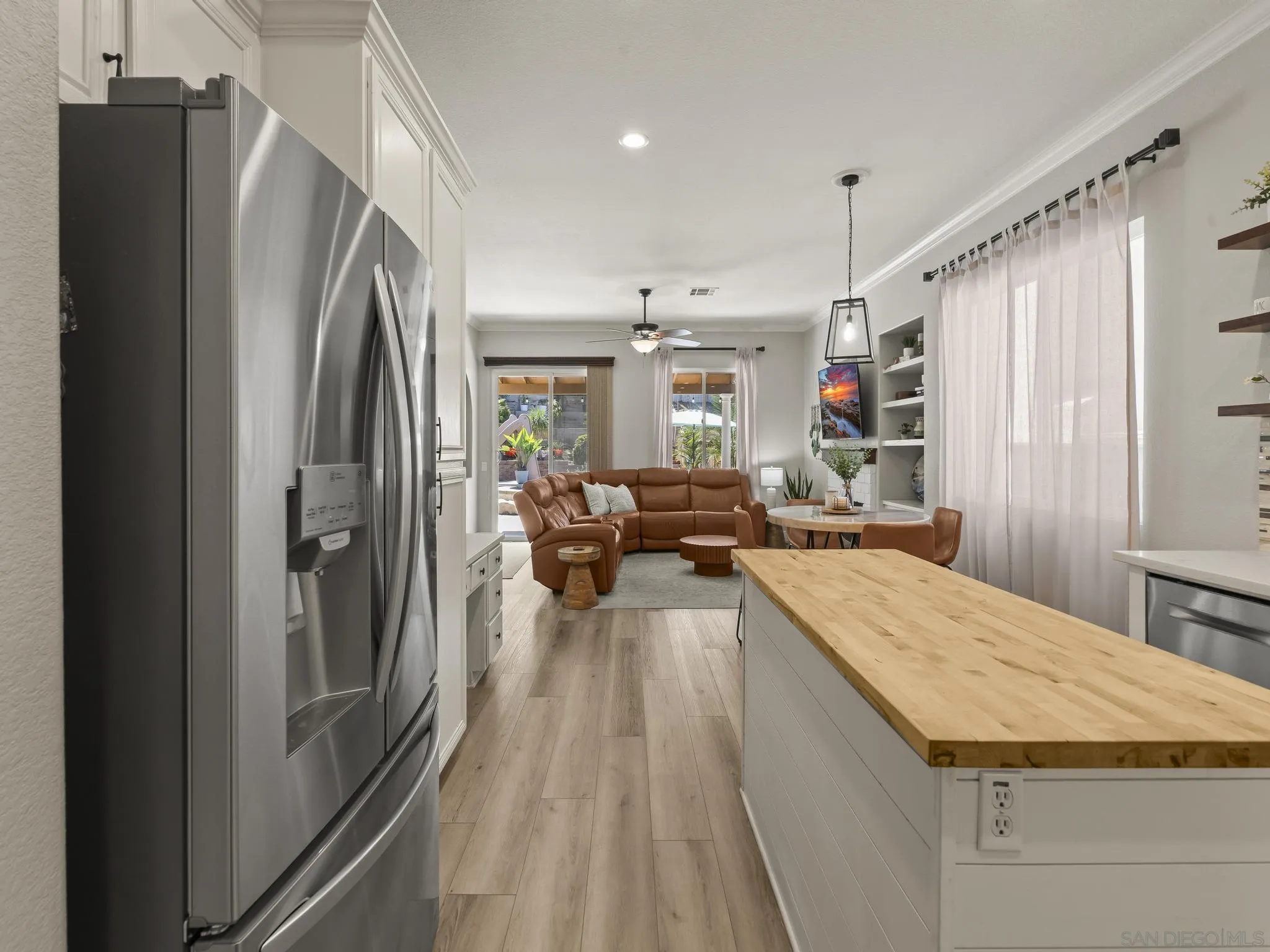 https://cdn.realtyfeed.com/cdn/127/260006861/da01933a057045d5c789f6495d65890a.webp