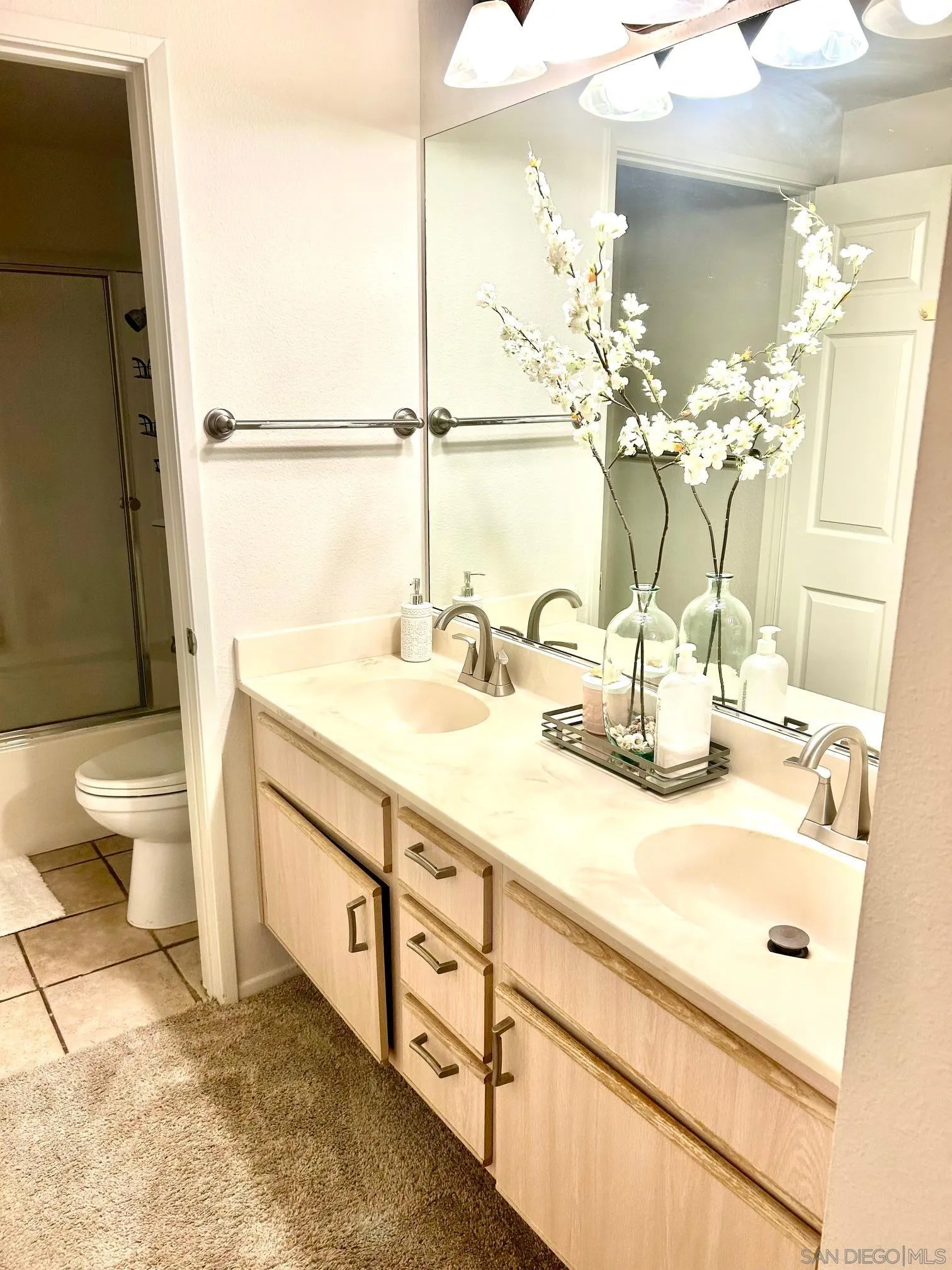 Photo #1: 260006862 Listing: Photo #1