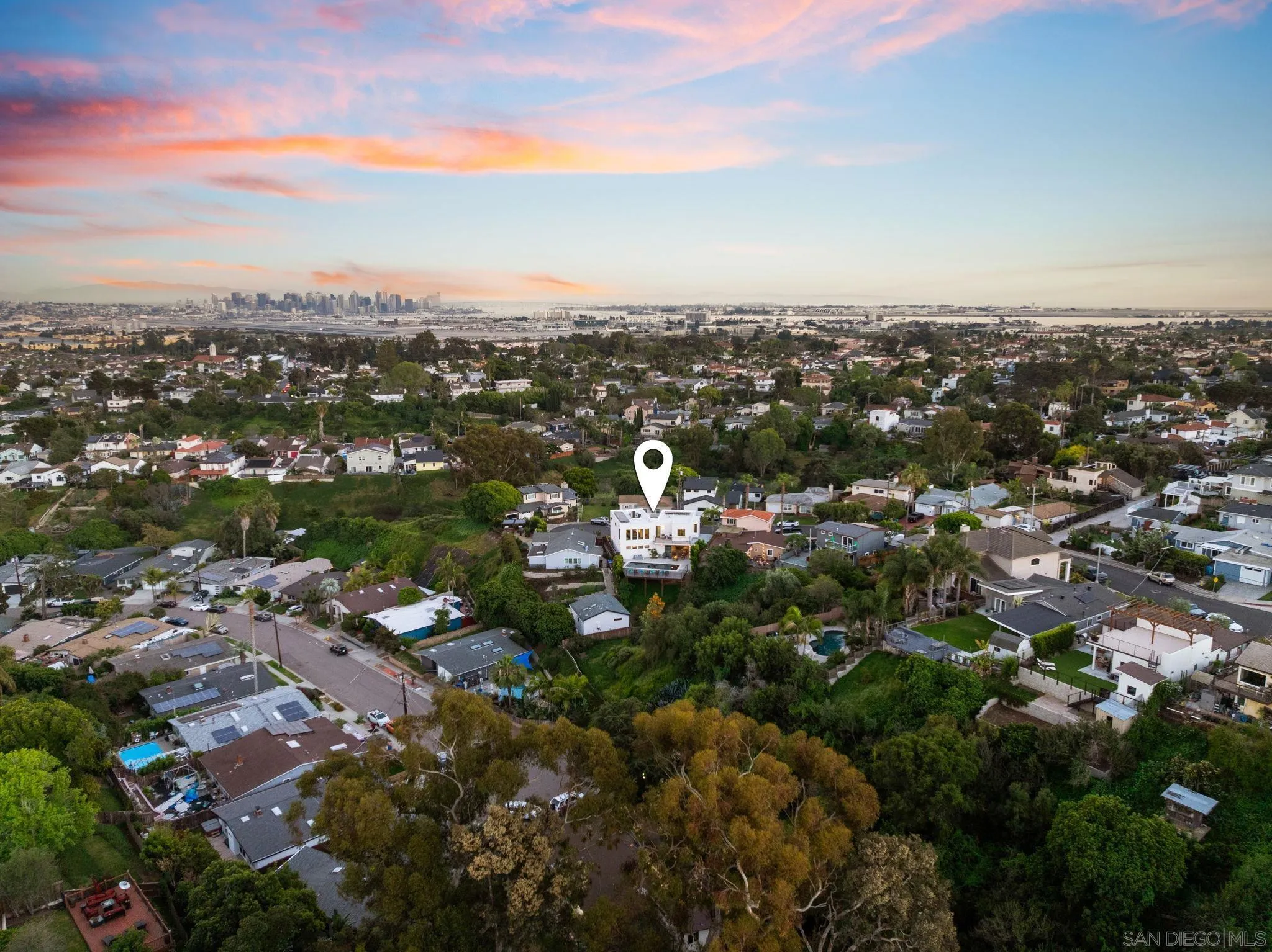 https://cdn.realtyfeed.com/cdn/127/260006868/a3fbd1bd2352cad9f546700fd4d4d2f4.webp
