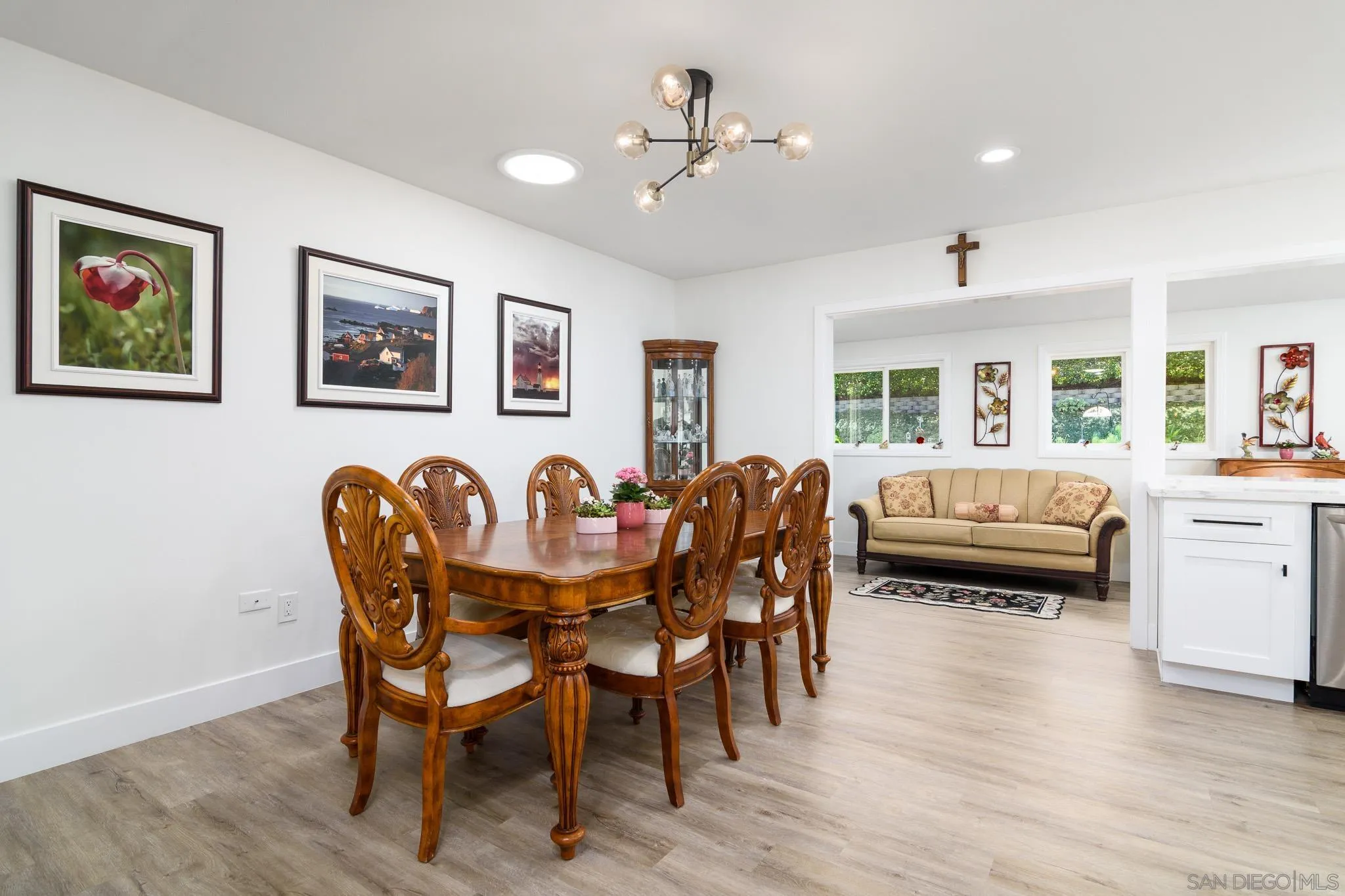 https://cdn.realtyfeed.com/cdn/127/260006884/32ca45a38266d3566427a360f01259dd.webp
