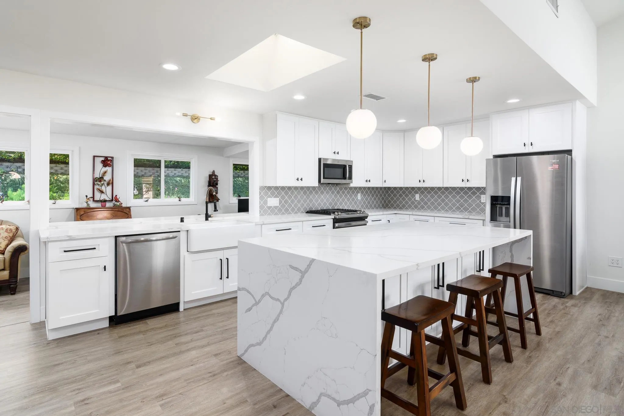 https://cdn.realtyfeed.com/cdn/127/260006884/63cf515ef60494c79ca0eeca948abed8.webp