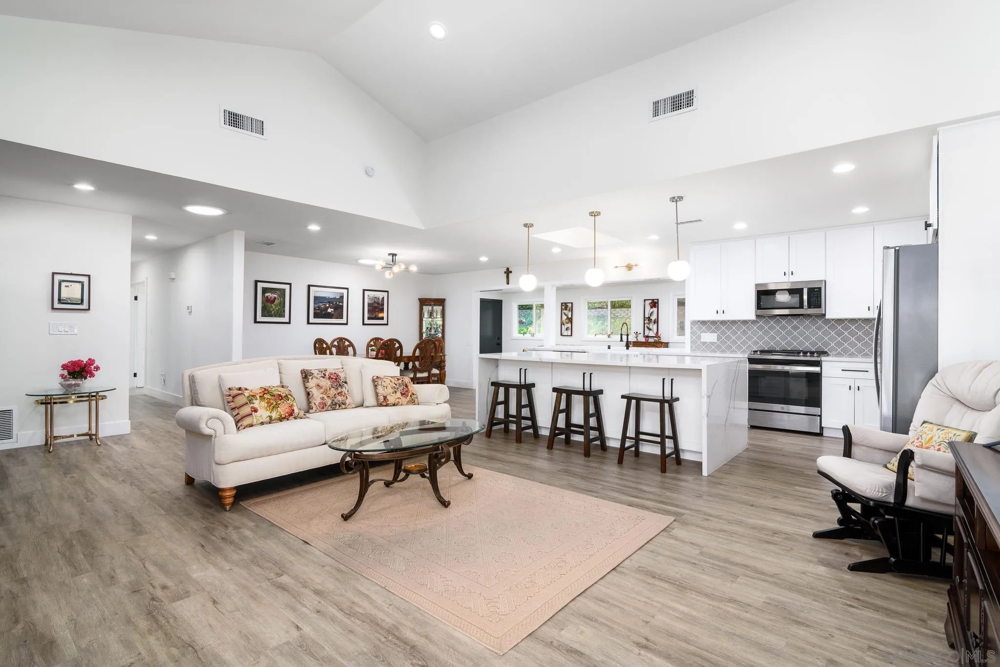 https://cdn.realtyfeed.com/cdn/127/260006884/70fc75aadb1eebbf8d65f000d9998e0e.webp