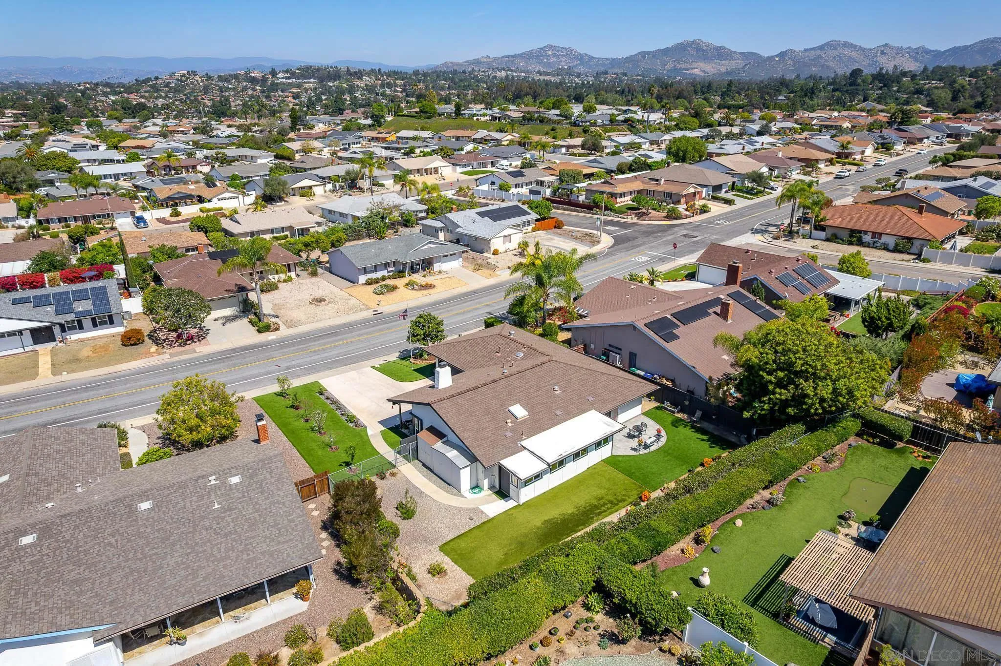 https://cdn.realtyfeed.com/cdn/127/260006884/88ad6ce8510d94fcd0650bd87572cbfa.webp