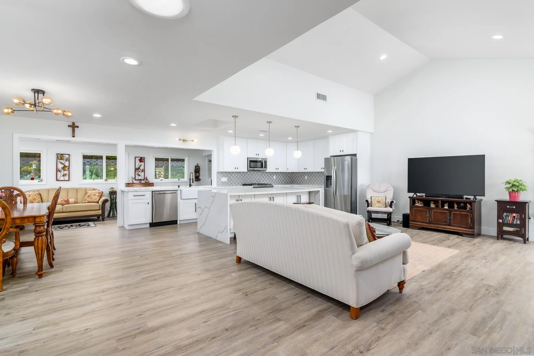 https://cdn.realtyfeed.com/cdn/127/260006884/9ba601da2724f854d9afc15af54c4d3c.webp