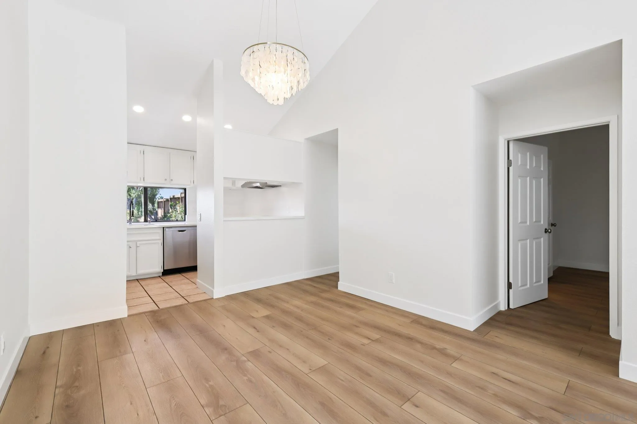 https://cdn.realtyfeed.com/cdn/127/260006885/7f99a8023737fbf51cc5d612c3b5e423.webp