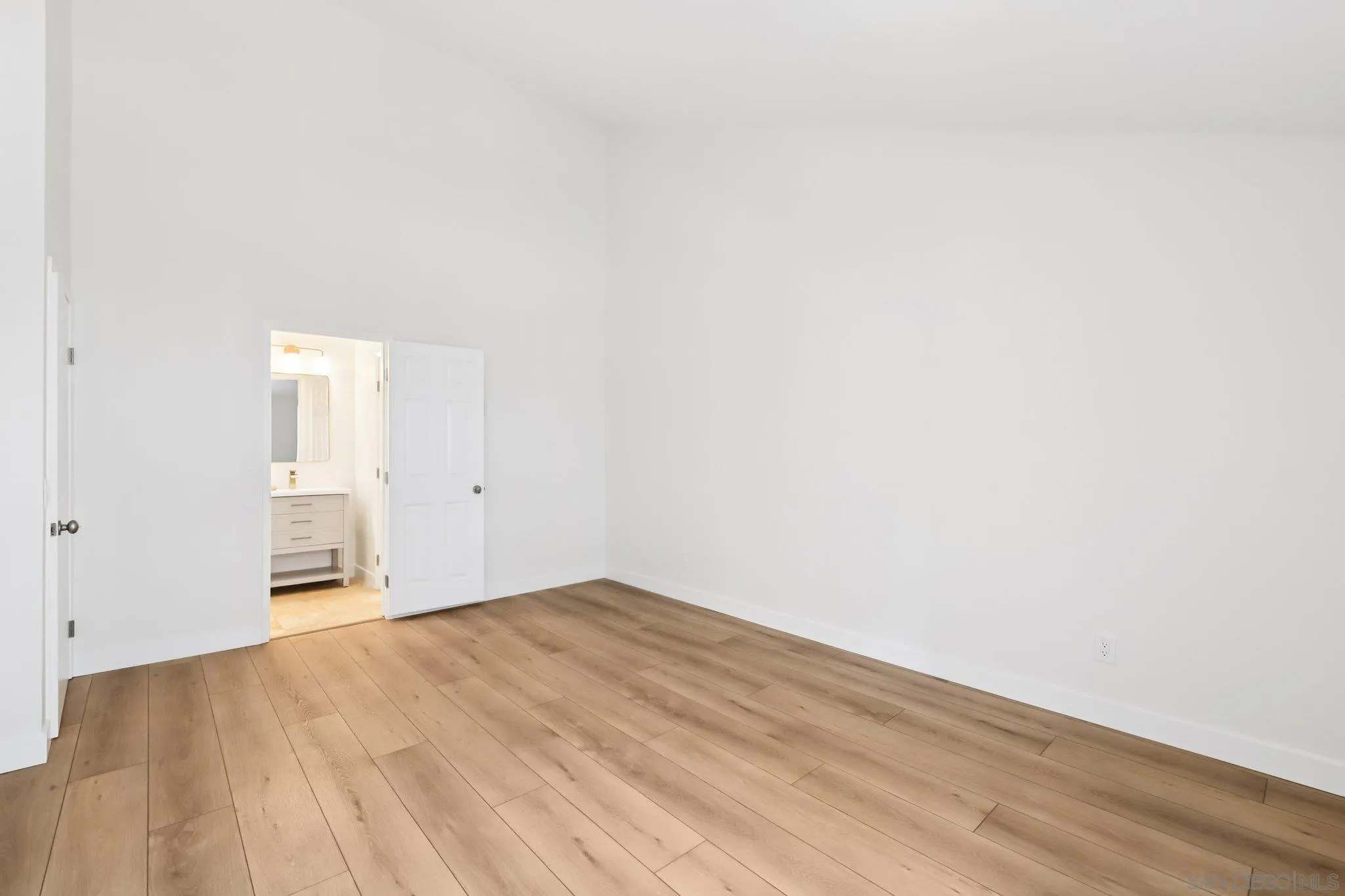 https://cdn.realtyfeed.com/cdn/127/260006885/8488381f4cd28035b635a6ea2198d860.webp