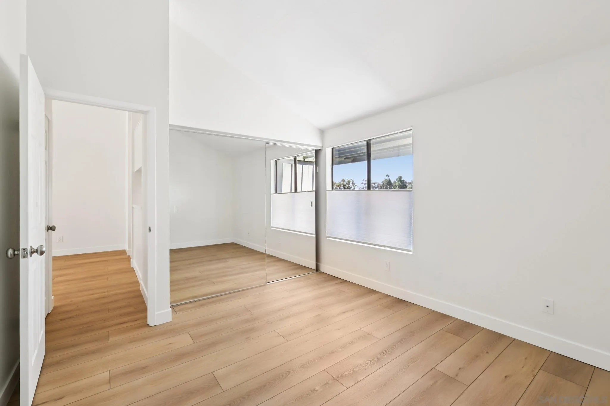 https://cdn.realtyfeed.com/cdn/127/260006885/8b5bab895569e688492ee91b07b04d7d.webp