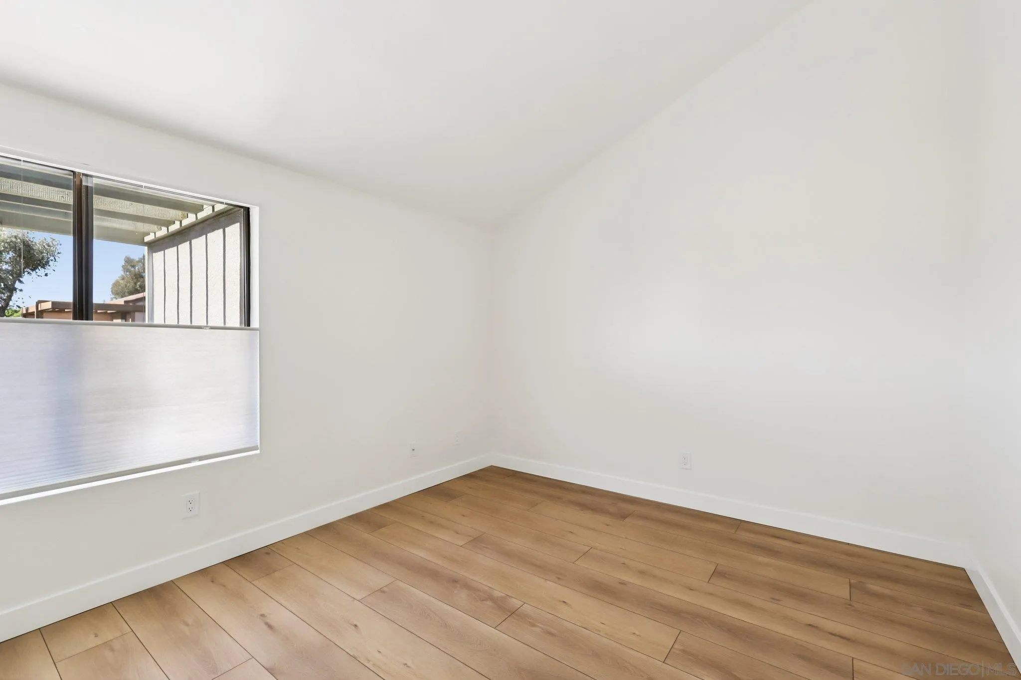 https://cdn.realtyfeed.com/cdn/127/260006885/8fcd0a193b8a841bc95d0ad986a9ab37.webp