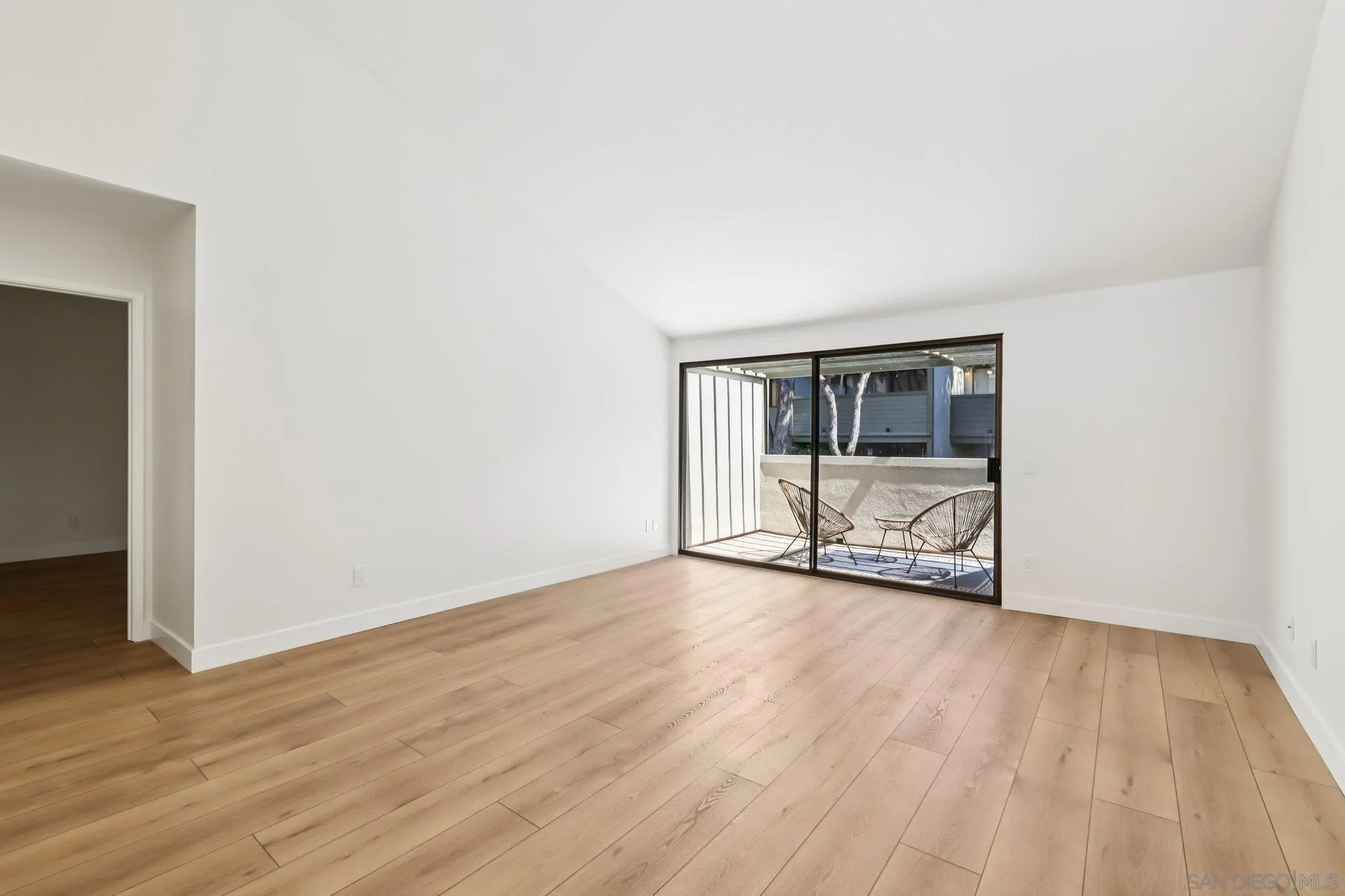 https://cdn.realtyfeed.com/cdn/127/260006885/97e39cdb3d348143cd4f38fe1e08a1c5.webp