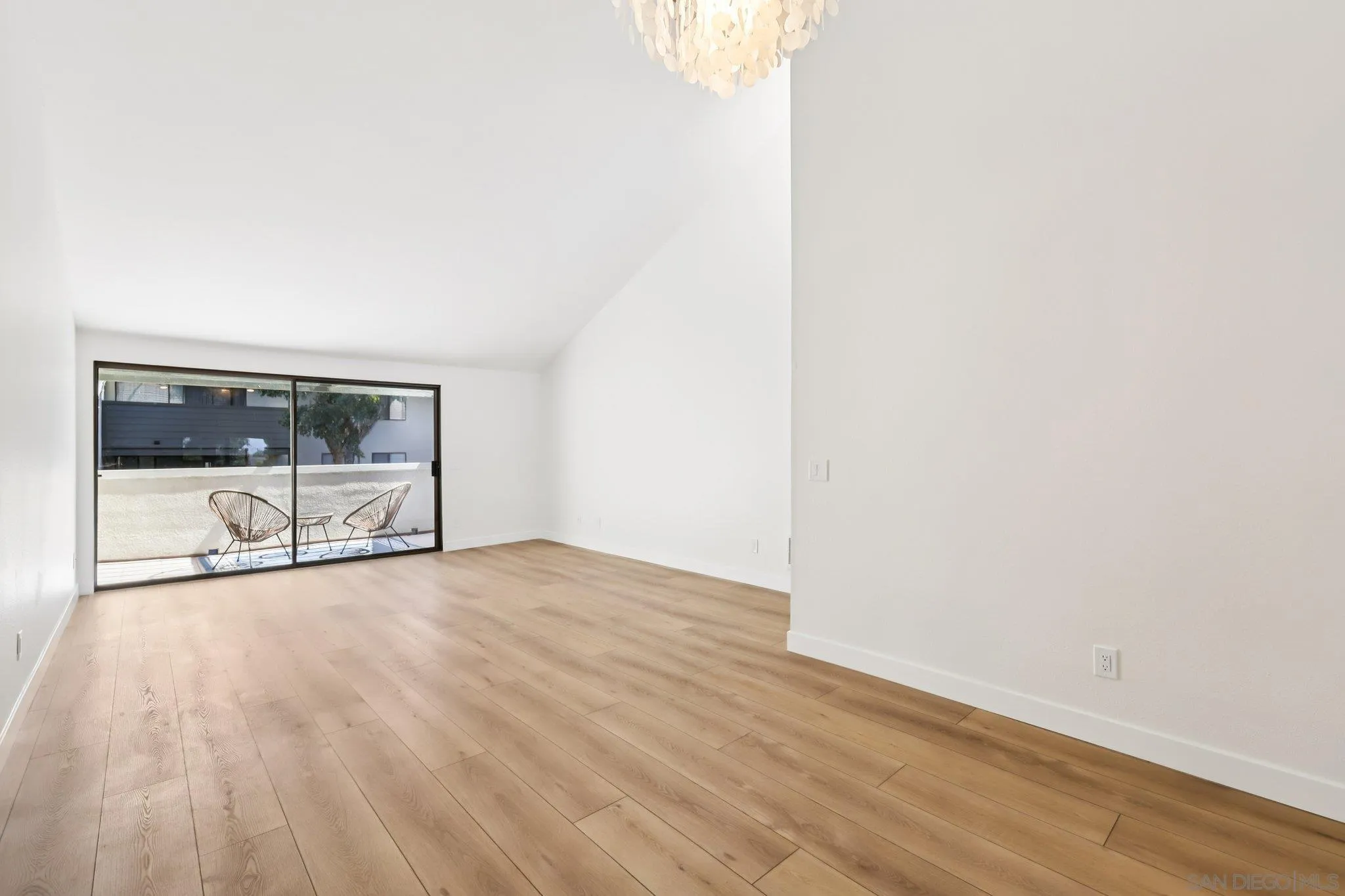 https://cdn.realtyfeed.com/cdn/127/260006885/da29e2d9c2a591350351961600fa8d3e.webp