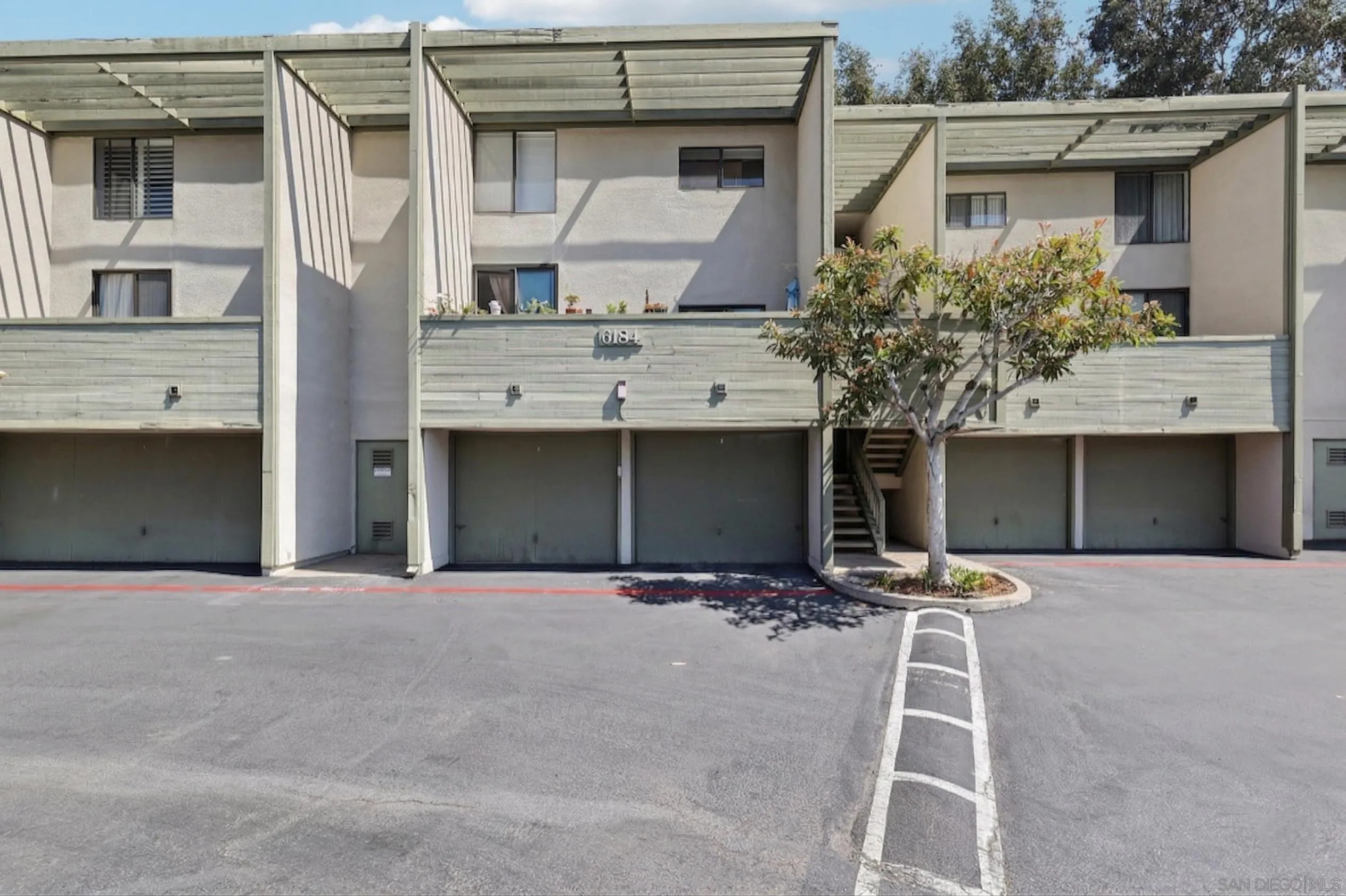 https://cdn.realtyfeed.com/cdn/127/260006885/f46e8a205ca34008b8527033153bc7e8.webp
