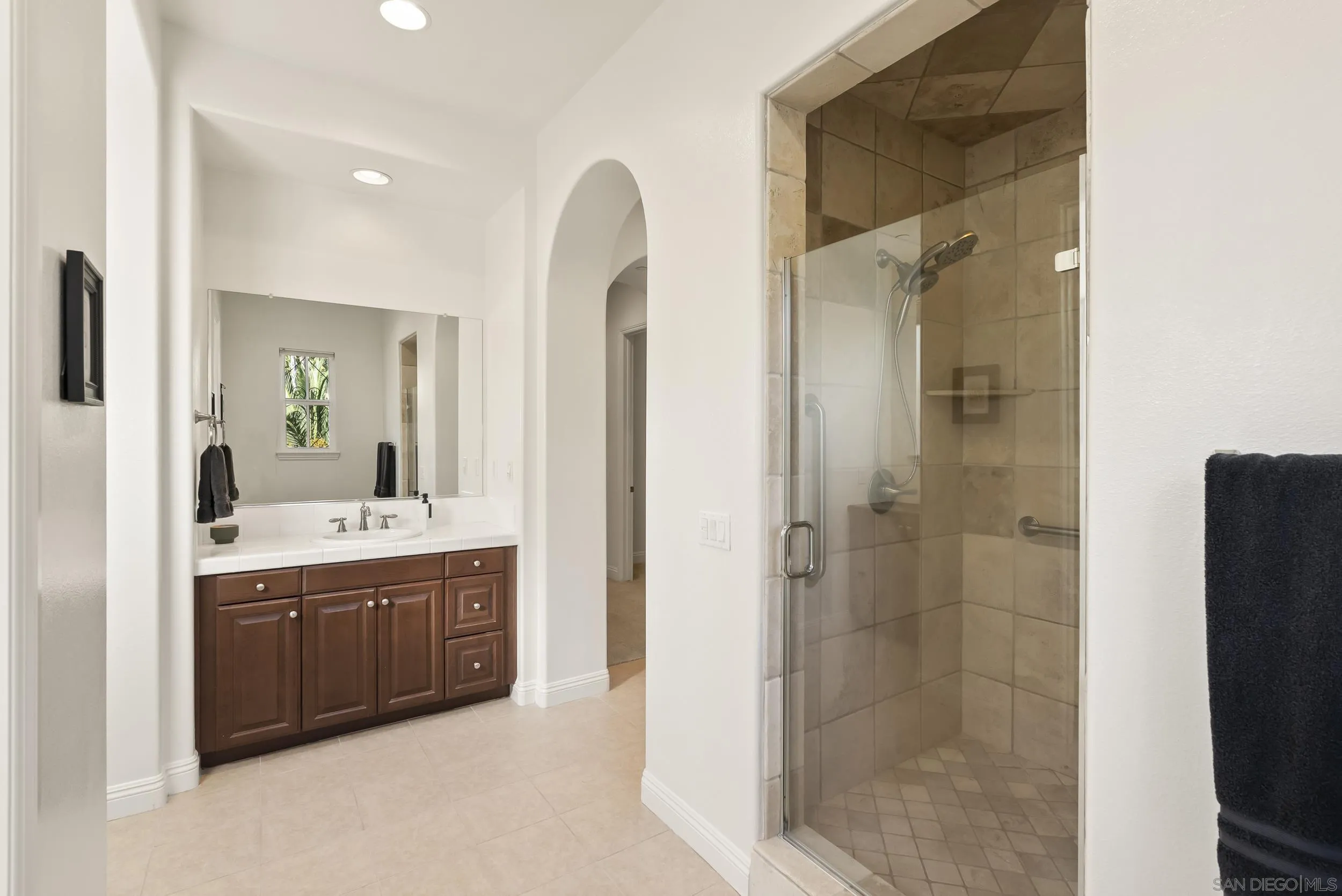 https://cdn.realtyfeed.com/cdn/127/260006893/13b489b0a88aa5c2bf94f731a8b0fbe1.webp
