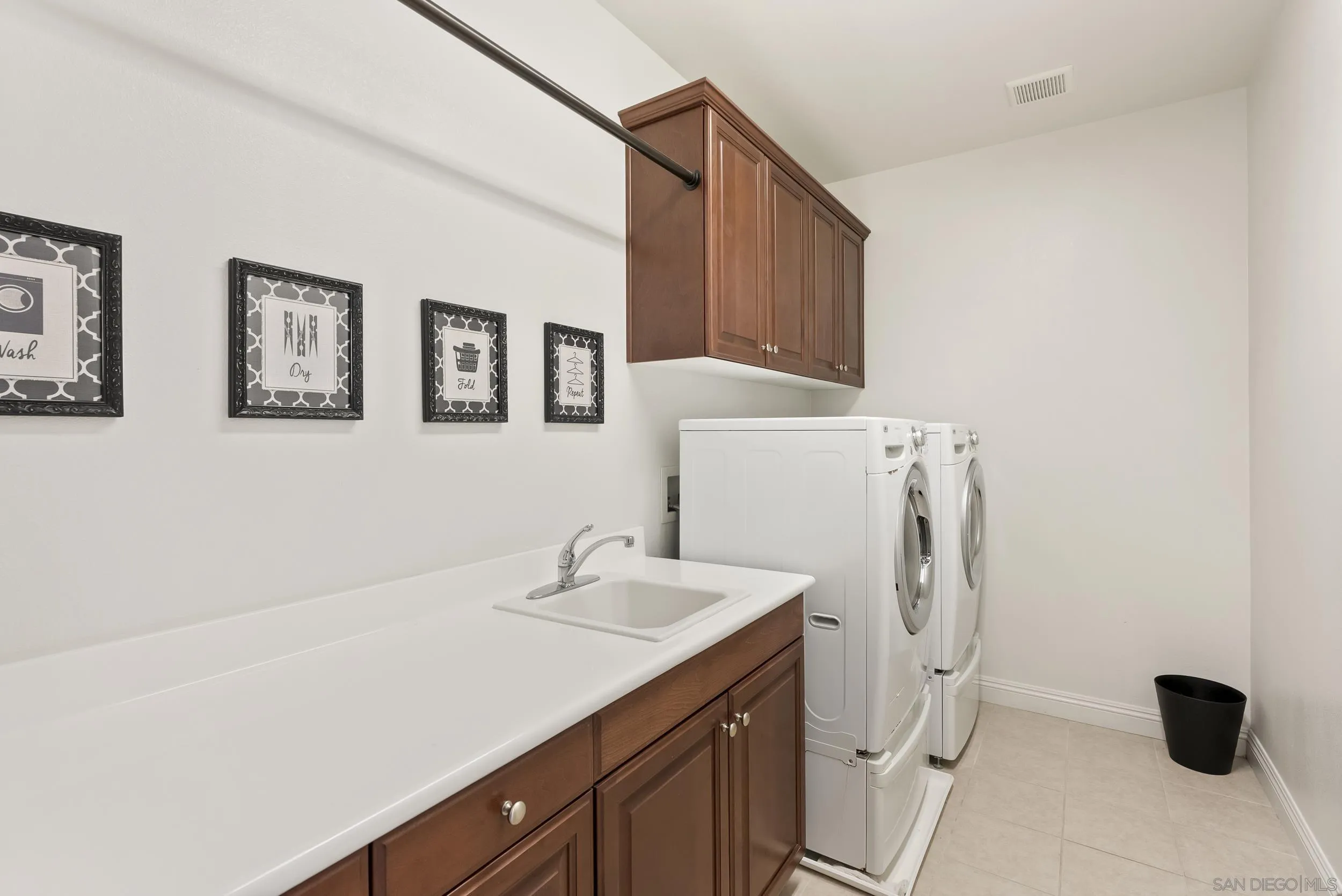 https://cdn.realtyfeed.com/cdn/127/260006893/507b9ccf4701326947003373300cc6b0.webp