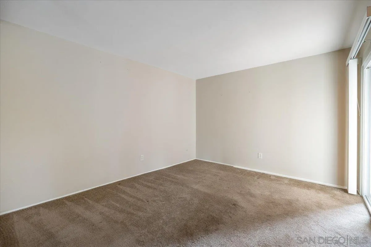 https://cdn.realtyfeed.com/cdn/127/260006894/9ace63a813a5d7c8708fc7d976388dcd.webp